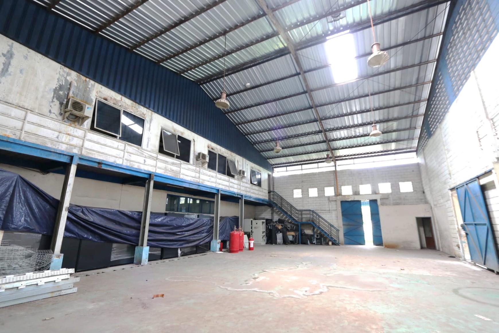 GUDANG STRATEGIS DI KAWASAN INDUSTRI JABABEKA CIKARANG JAWA BARAT