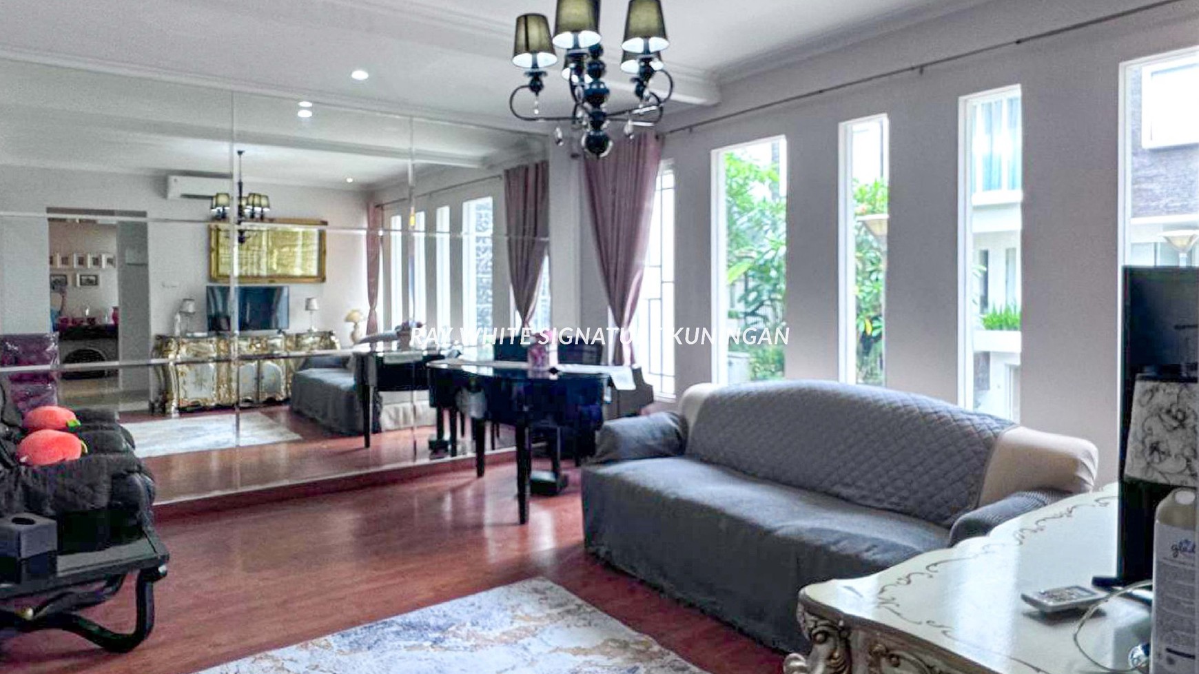 Rumah Luxury di Brawijaya Town House Lokasi Prime