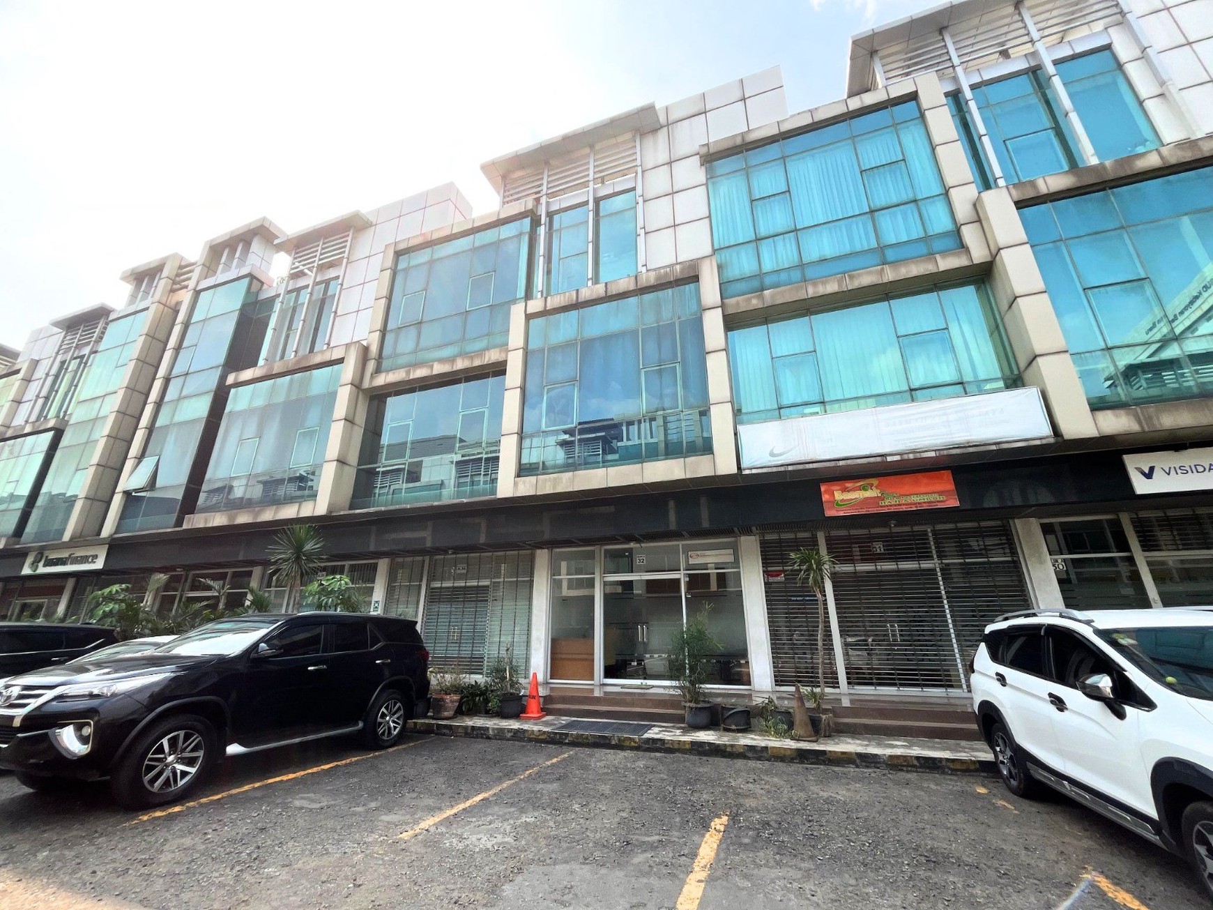 Ruko 3 Lantai dengan Basement & Rooftop di Fatmawati - Lokasi Super Strategis