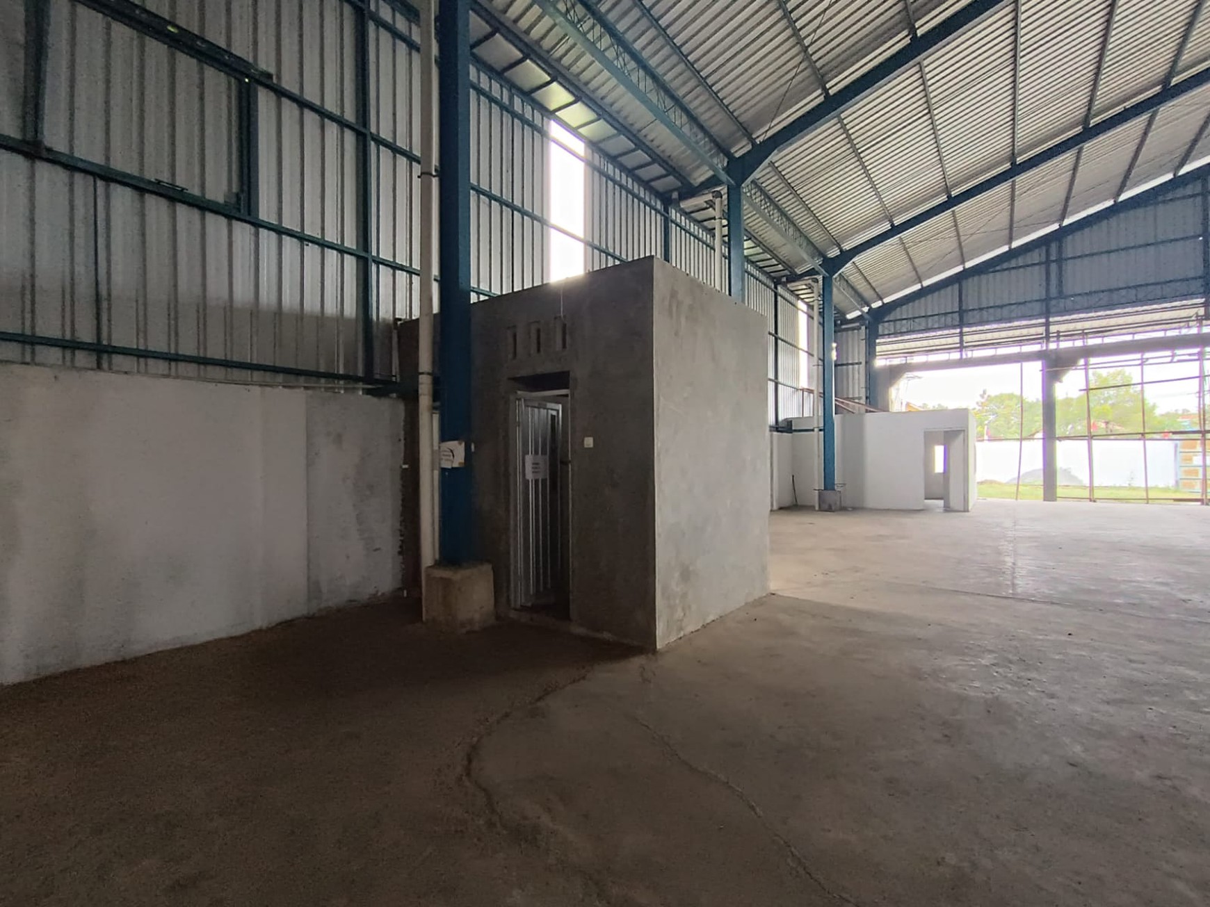 Disewakan Gudang di Jalan Raya Yos Sudarso Barat, Buayan, Kebumen.