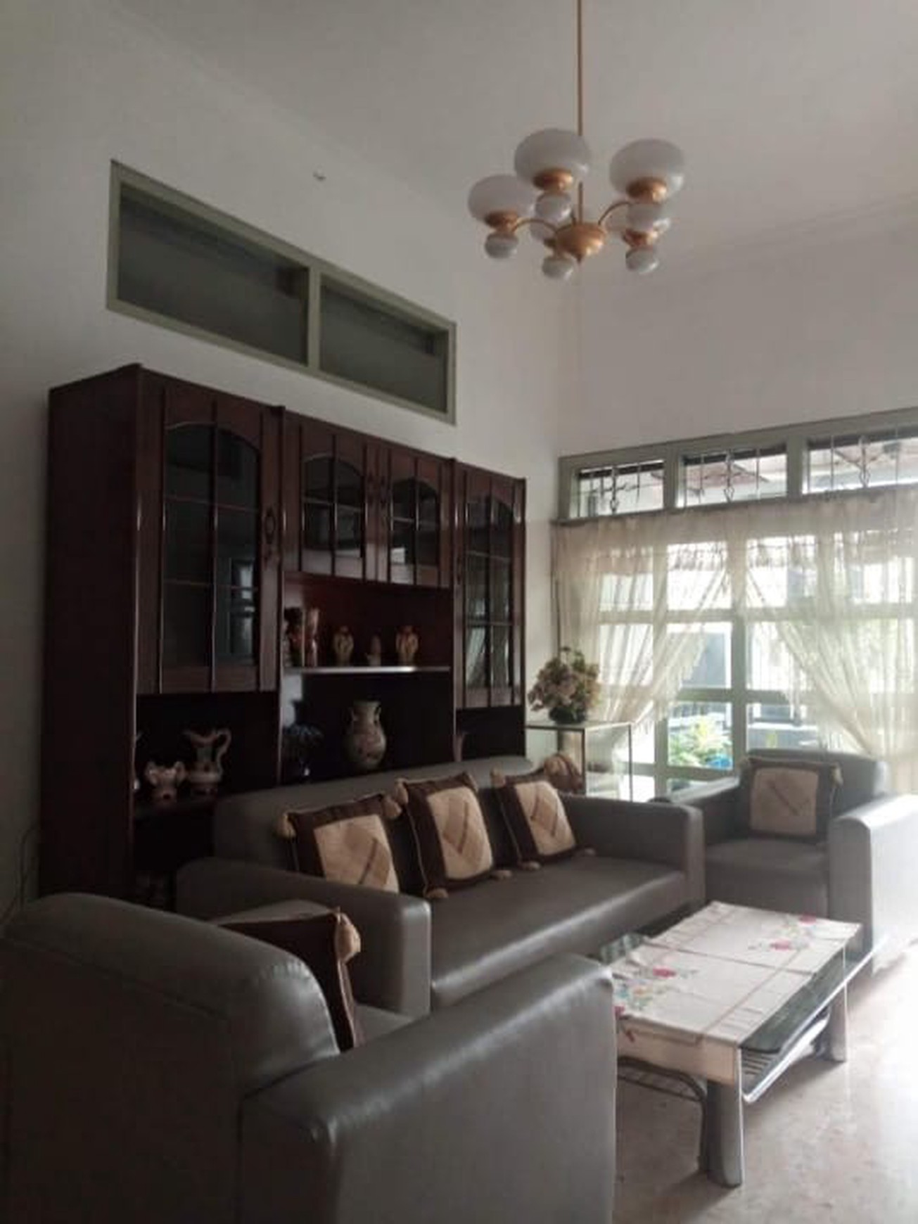 Rumah SHM Strategis di samping jalan Pusat Jombang.