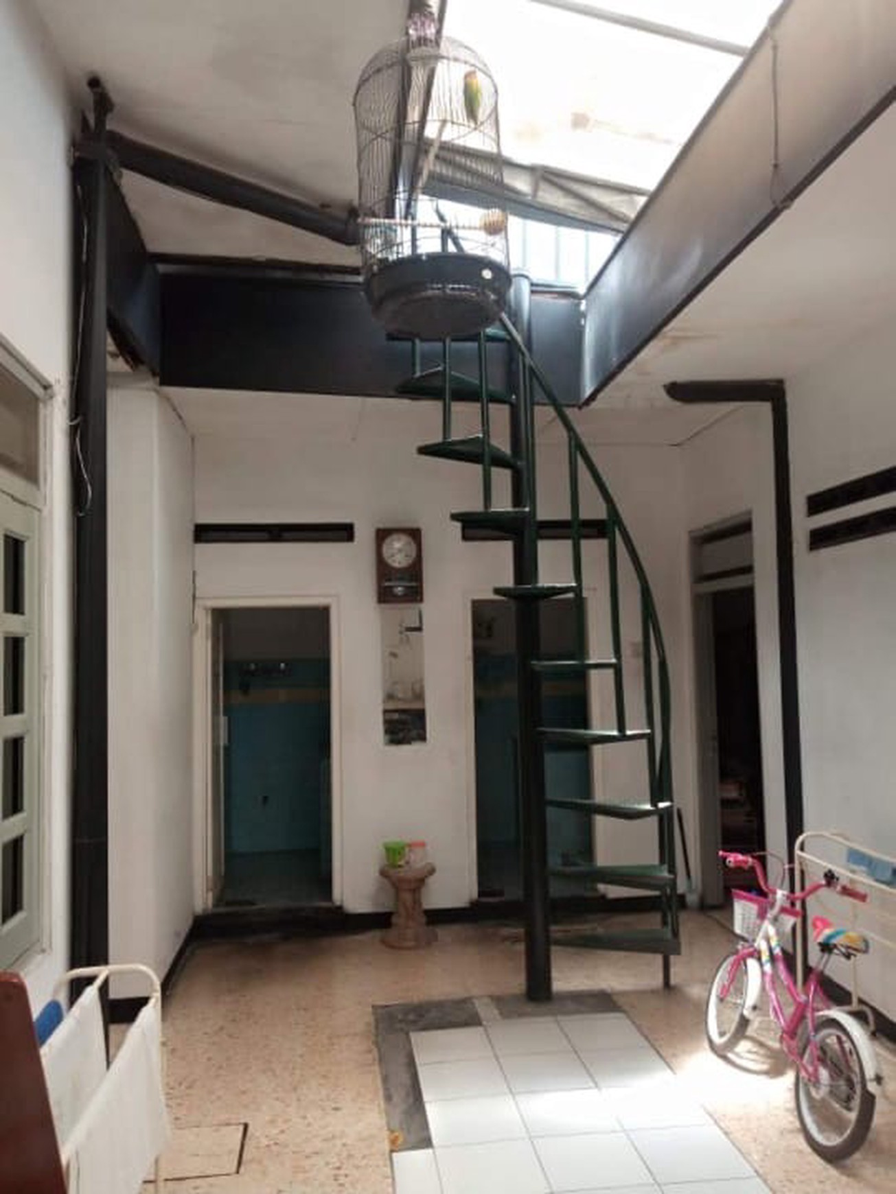 Rumah SHM Strategis di samping jalan Pusat Jombang.