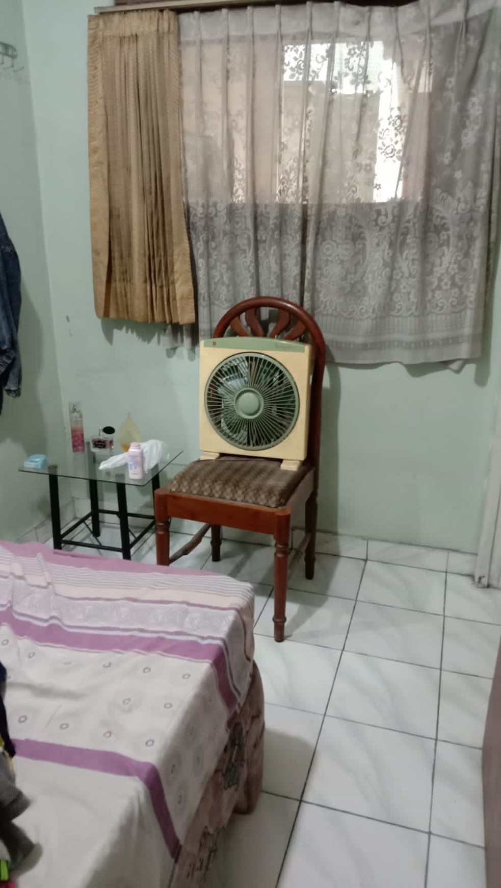 Rumah dalam Komplek lokasi strategis di Ciputat