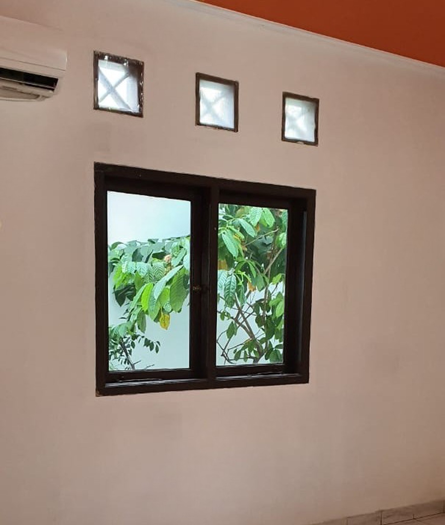 Rumah Daerah Tebet Akses 2 mobil