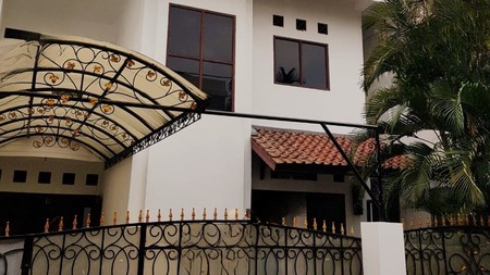 Rumah Daerah Tebet Akses 2 mobil