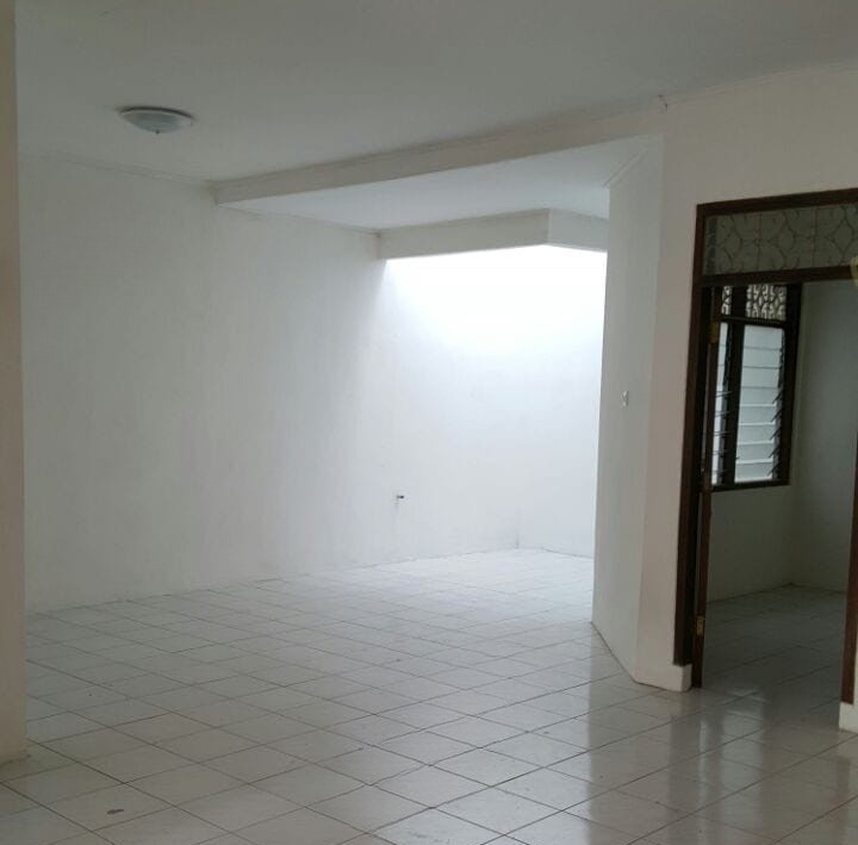Rumah Daerah di Menteng Dalam Tebet Akses 2 Mobil Lebar