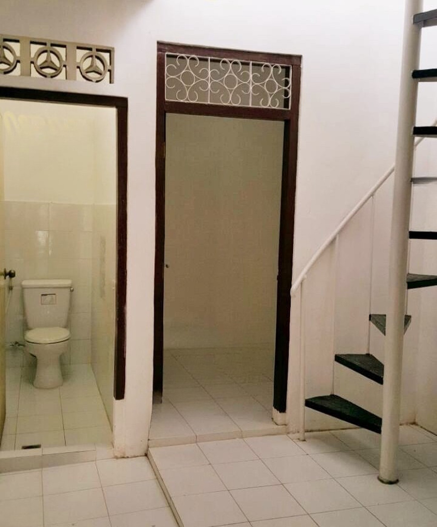 Rumah Daerah di Menteng Dalam Tebet Akses 2 Mobil Lebar