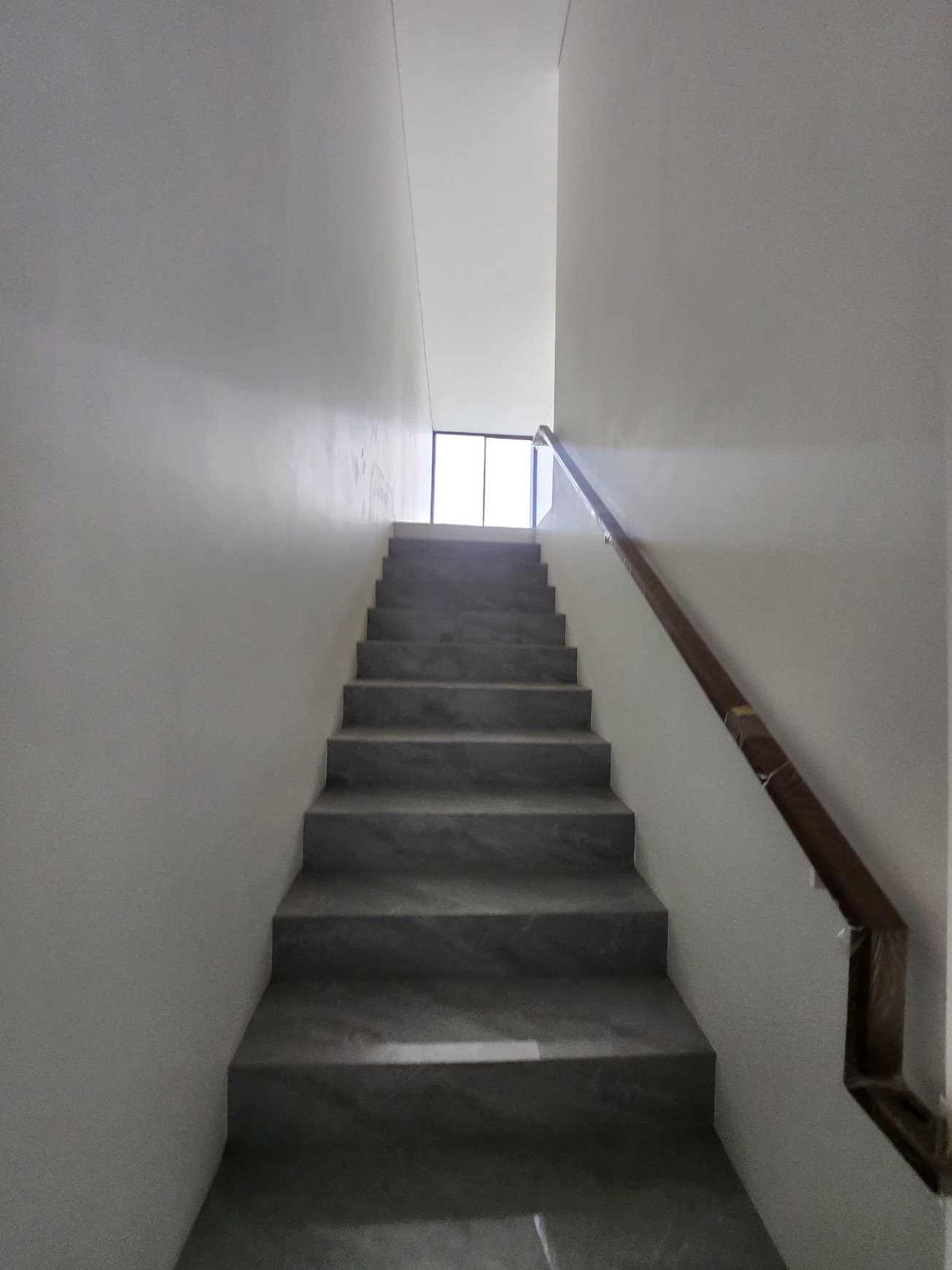 Dijual Rumah Baru Dian Istana Park Avenue Wiyung Surabaya  Dekat Graha Family, Citraland,  Pakuwon Mall, Royal Residence