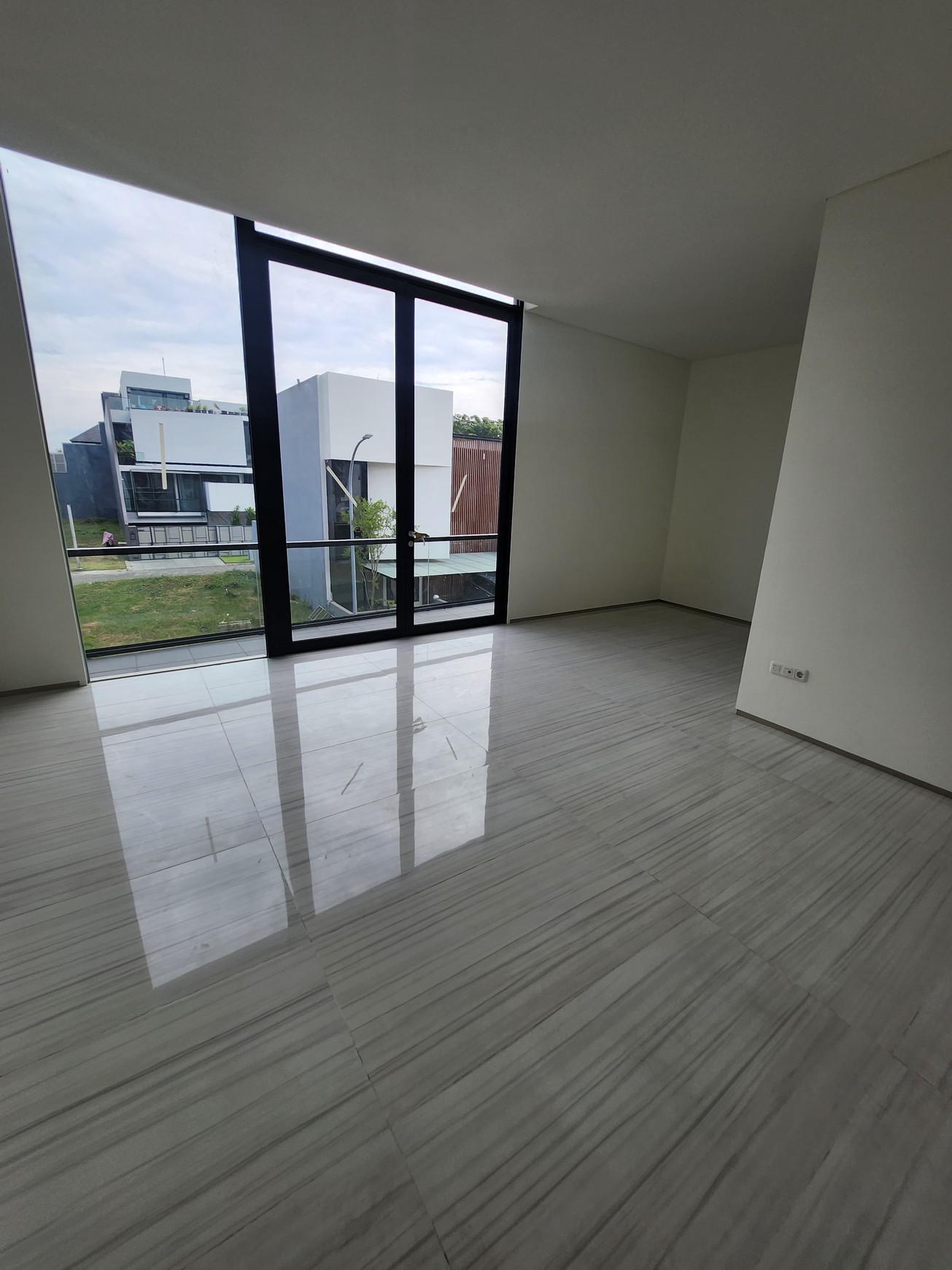 Dijual Rumah Baru Dian Istana Park Avenue Wiyung Surabaya  Dekat Graha Family, Citraland,  Pakuwon Mall, Royal Residence