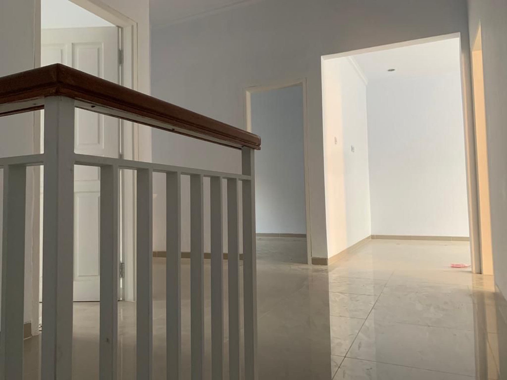 Rumah 2 Lantai Hoek di  di Raffles Hills 