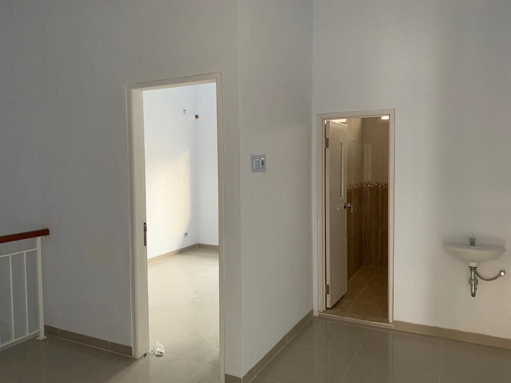 Rumah 2 Lantai Hoek di  di Raffles Hills 