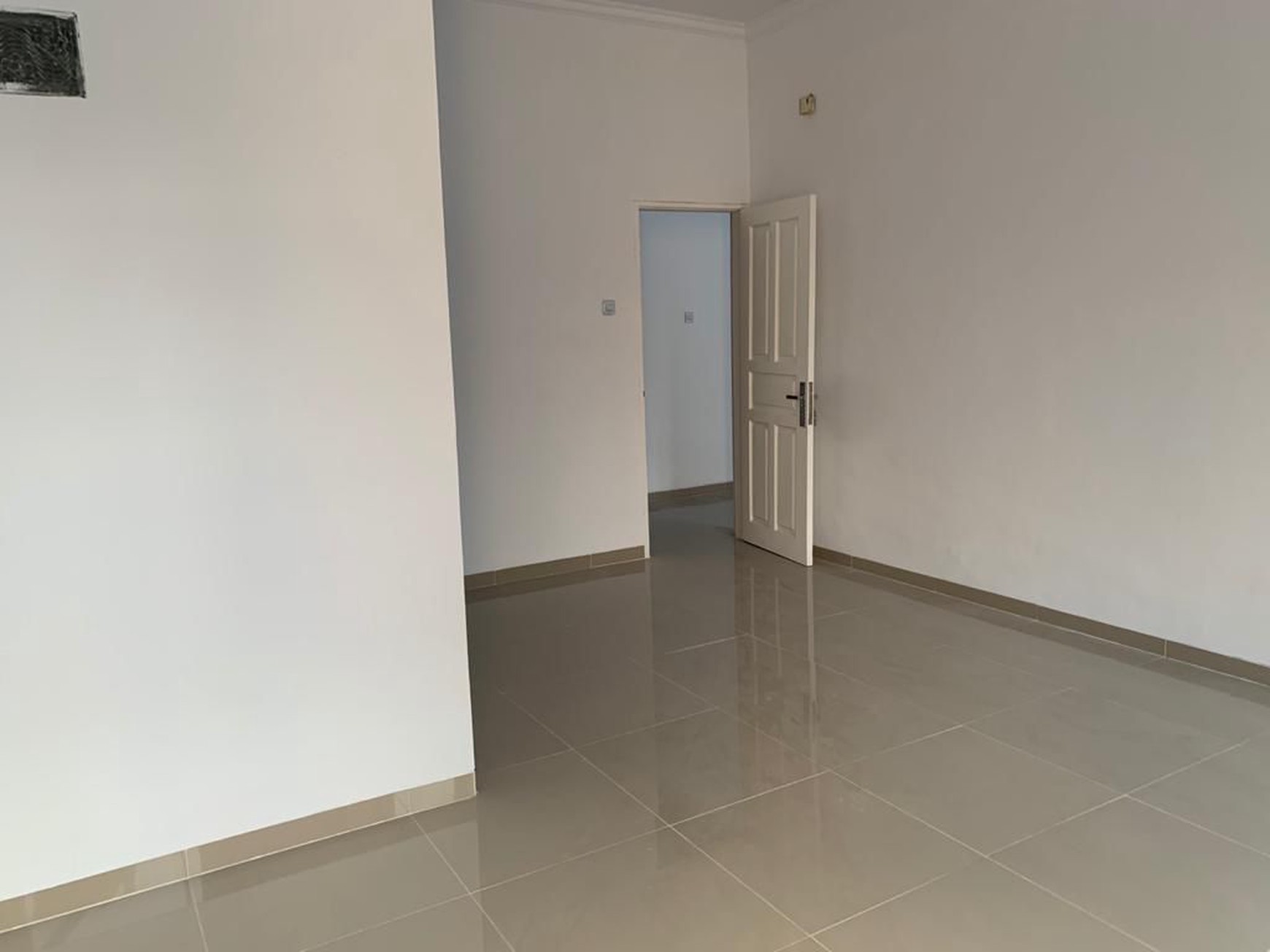 Rumah 2 Lantai Hoek di  di Raffles Hills 