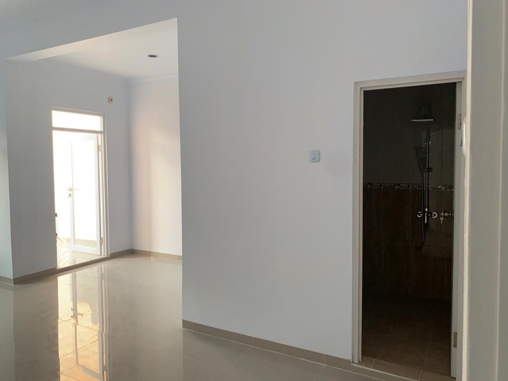 Rumah 2 Lantai Hoek di  di Raffles Hills 