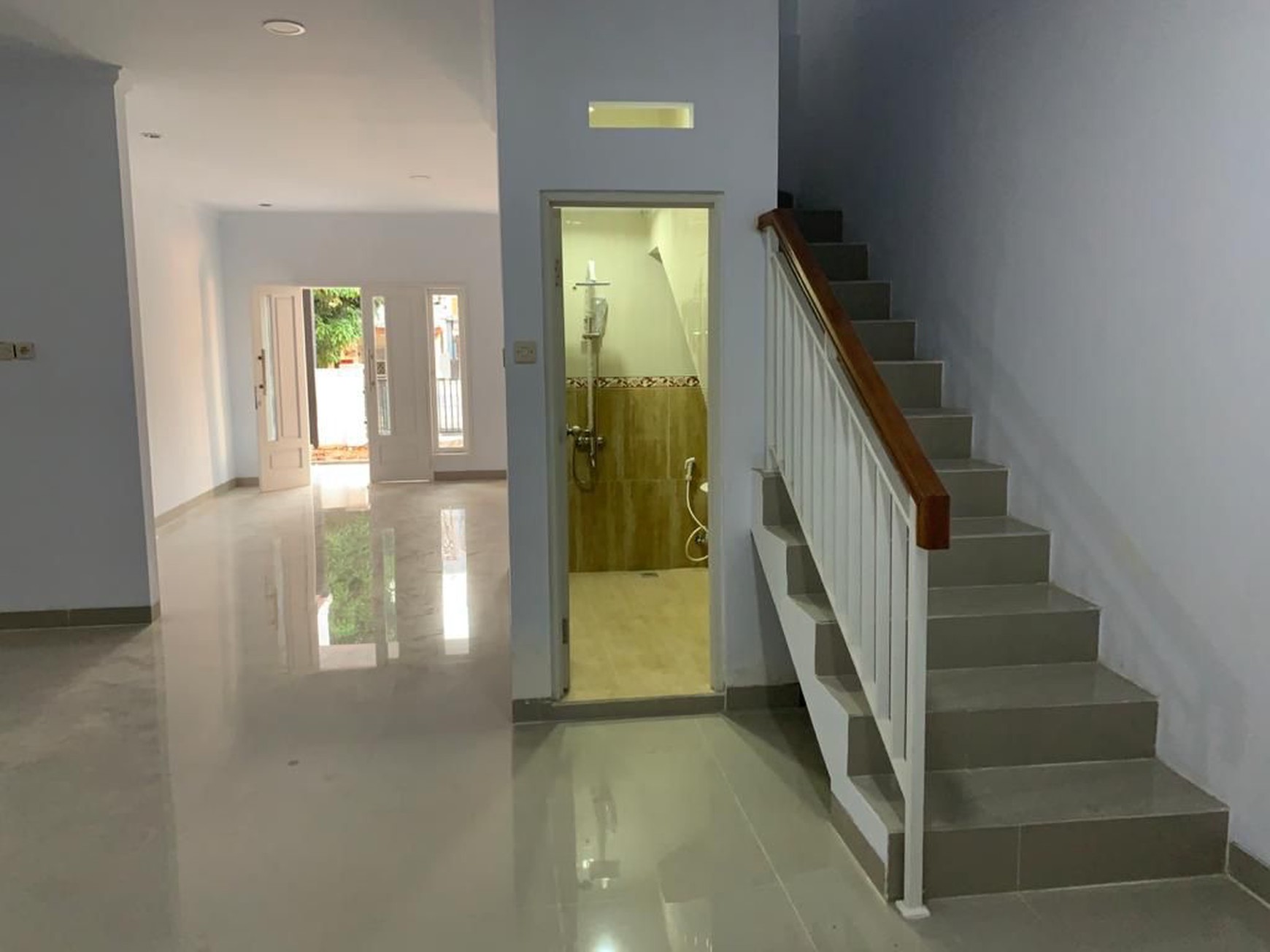 Rumah 2 Lantai Hoek di  di Raffles Hills 