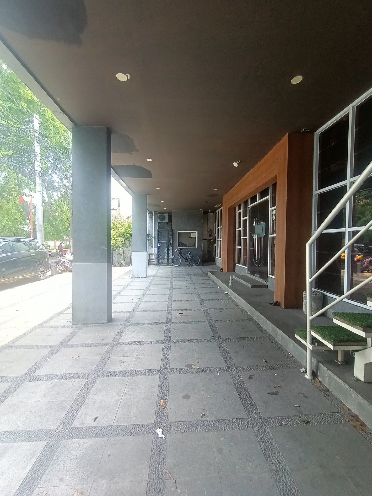 Disewakan Ex Restoran Di Area Komersial Tebet, Jakarta Selatan