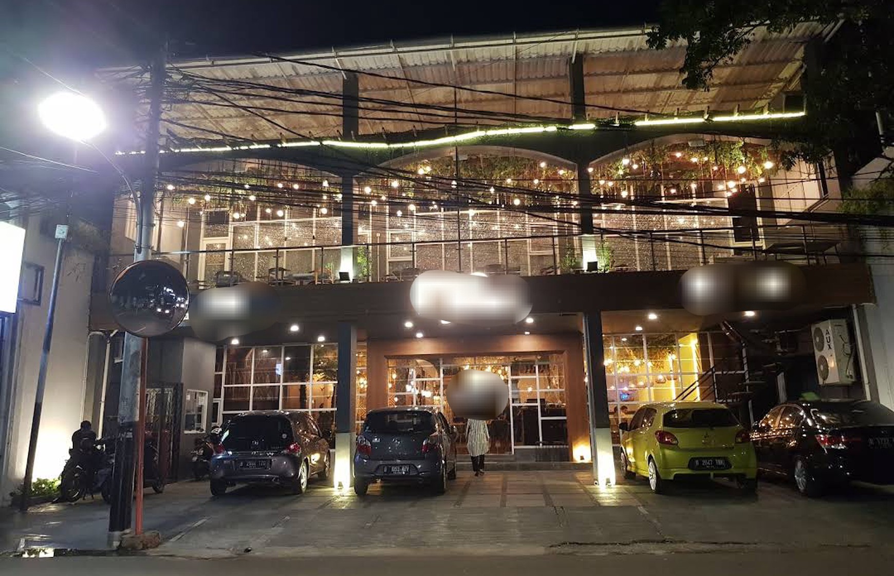 Disewakan Ex Restoran Di Area Komersial Tebet, Jakarta Selatan