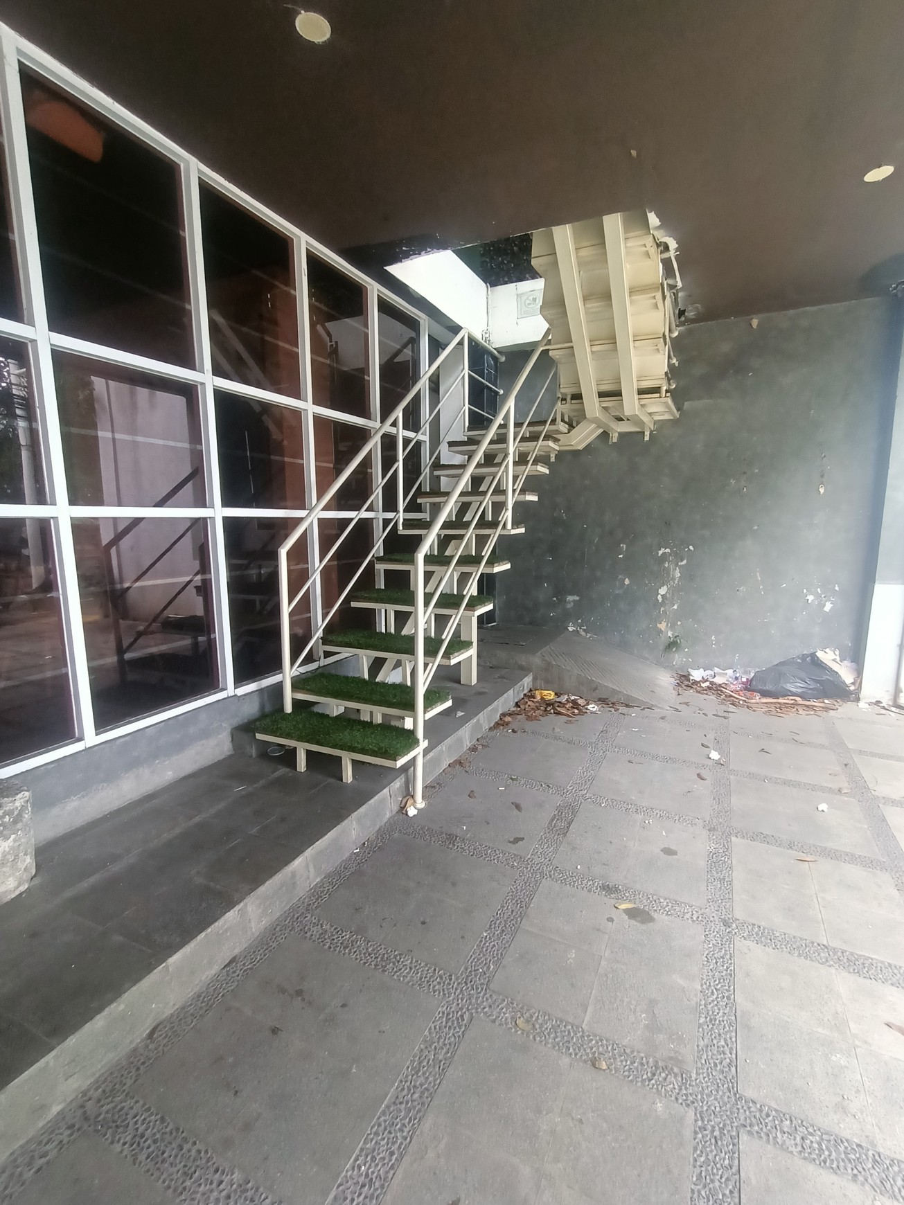 Disewakan Ex Restoran Di Area Komersial Tebet, Jakarta Selatan