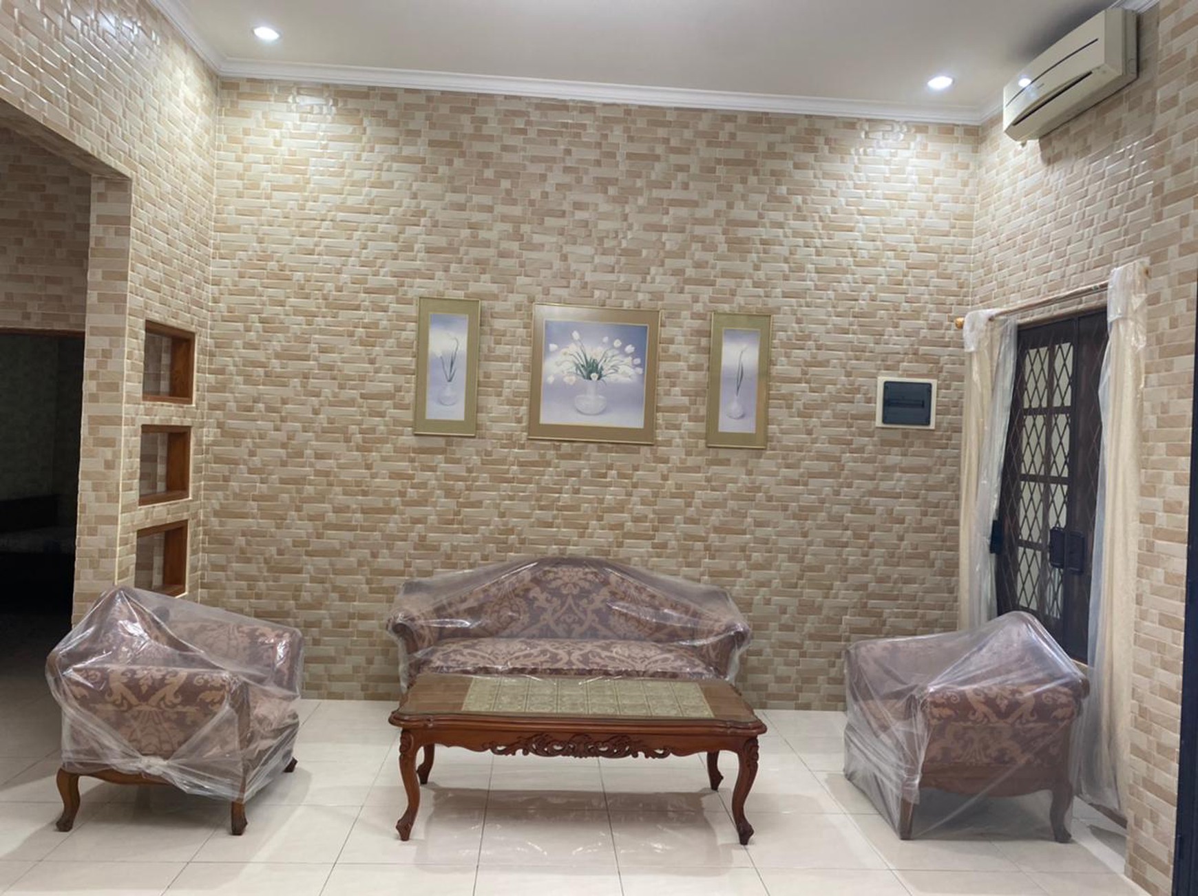 DISEWA RUMAH JL CIBEBER KEBAYORAN BARU JAKARTA SELATAN