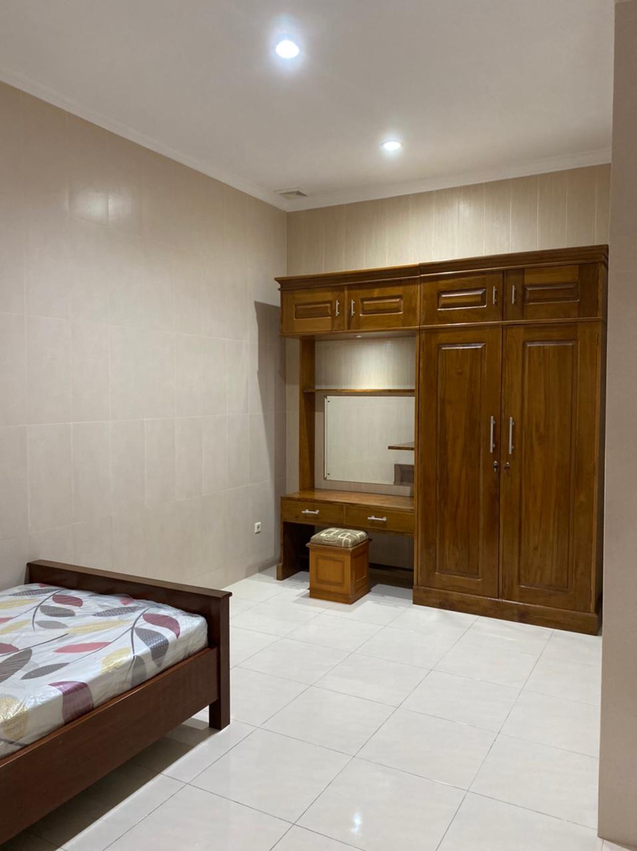 DISEWA RUMAH JL CIBEBER KEBAYORAN BARU JAKARTA SELATAN