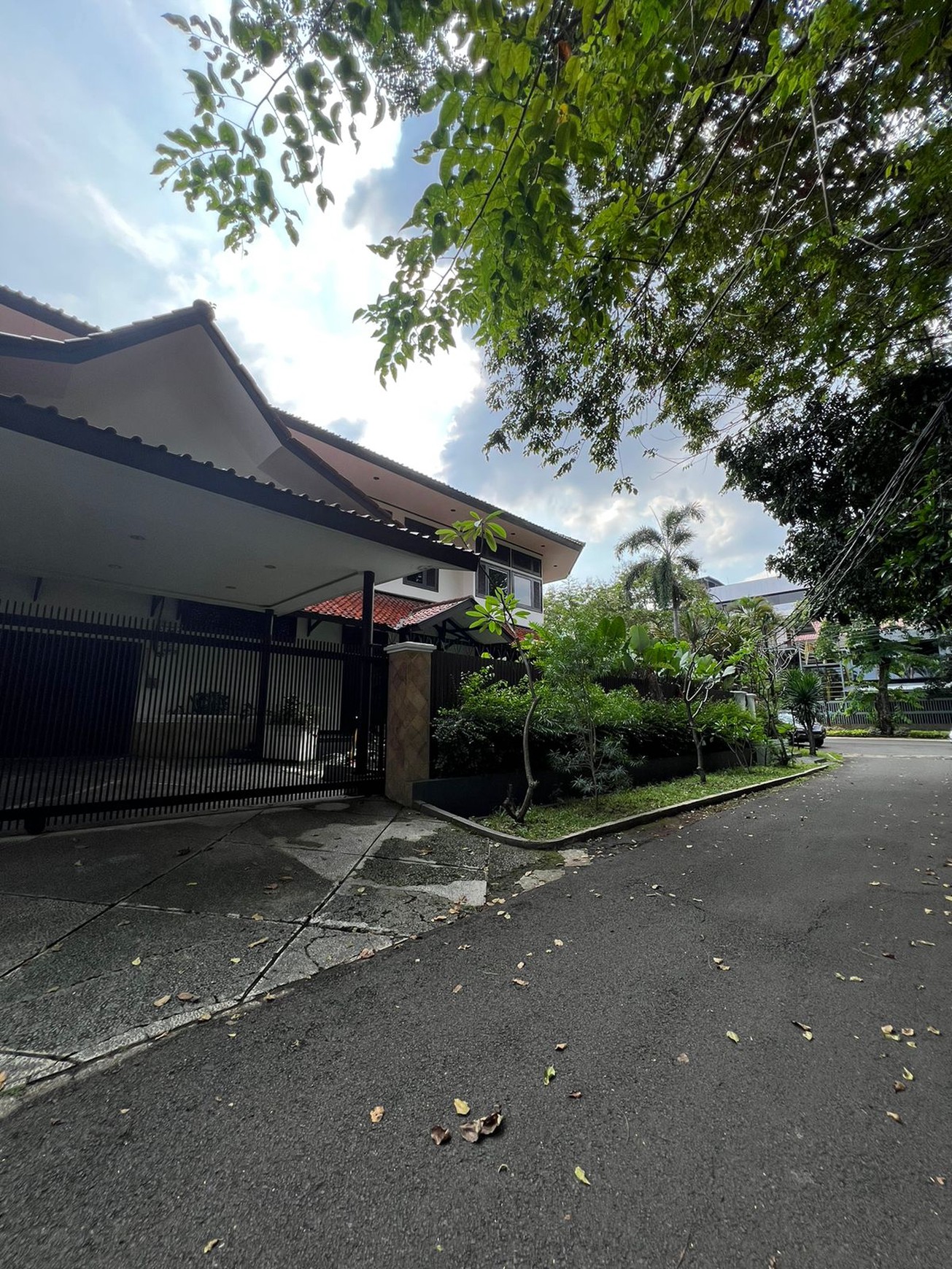 RUMAH DISEWA JALAN SENJAYA KEBAYORAN BARU JAKARTA SELATAN