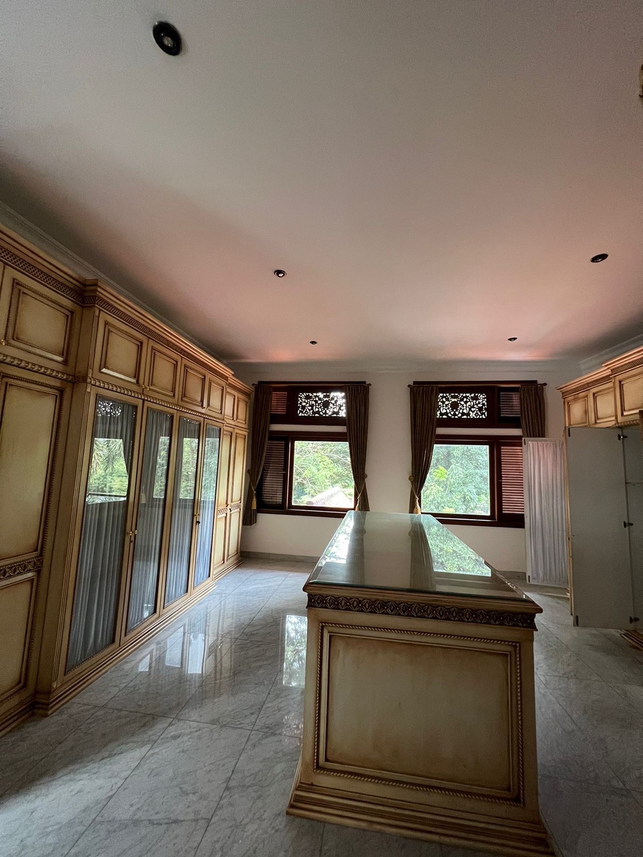RUMAH DISEWA JALAN SENJAYA KEBAYORAN BARU JAKARTA SELATAN