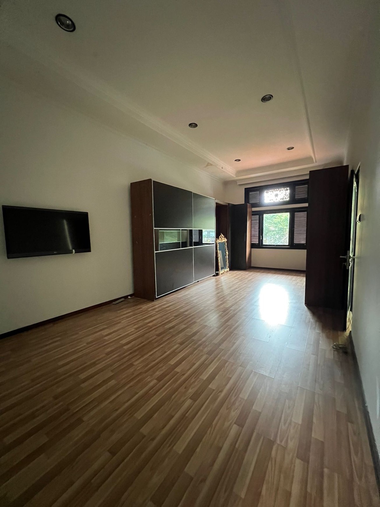 RUMAH DISEWA JALAN SENJAYA KEBAYORAN BARU JAKARTA SELATAN
