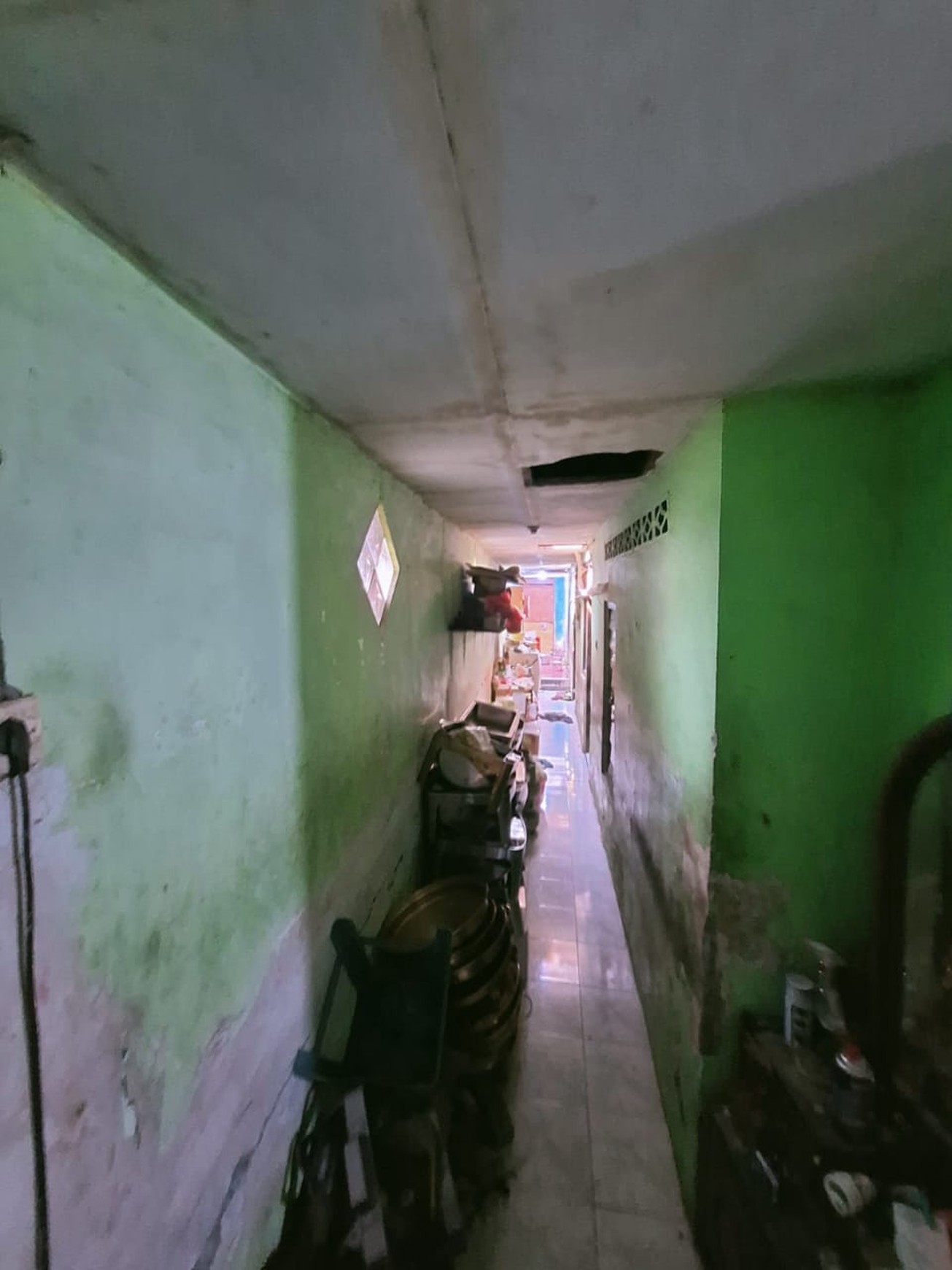 Dijual Rumah Luas & Strategis di Kendangsari - 7 Kamar Tidur, Harga Nego!