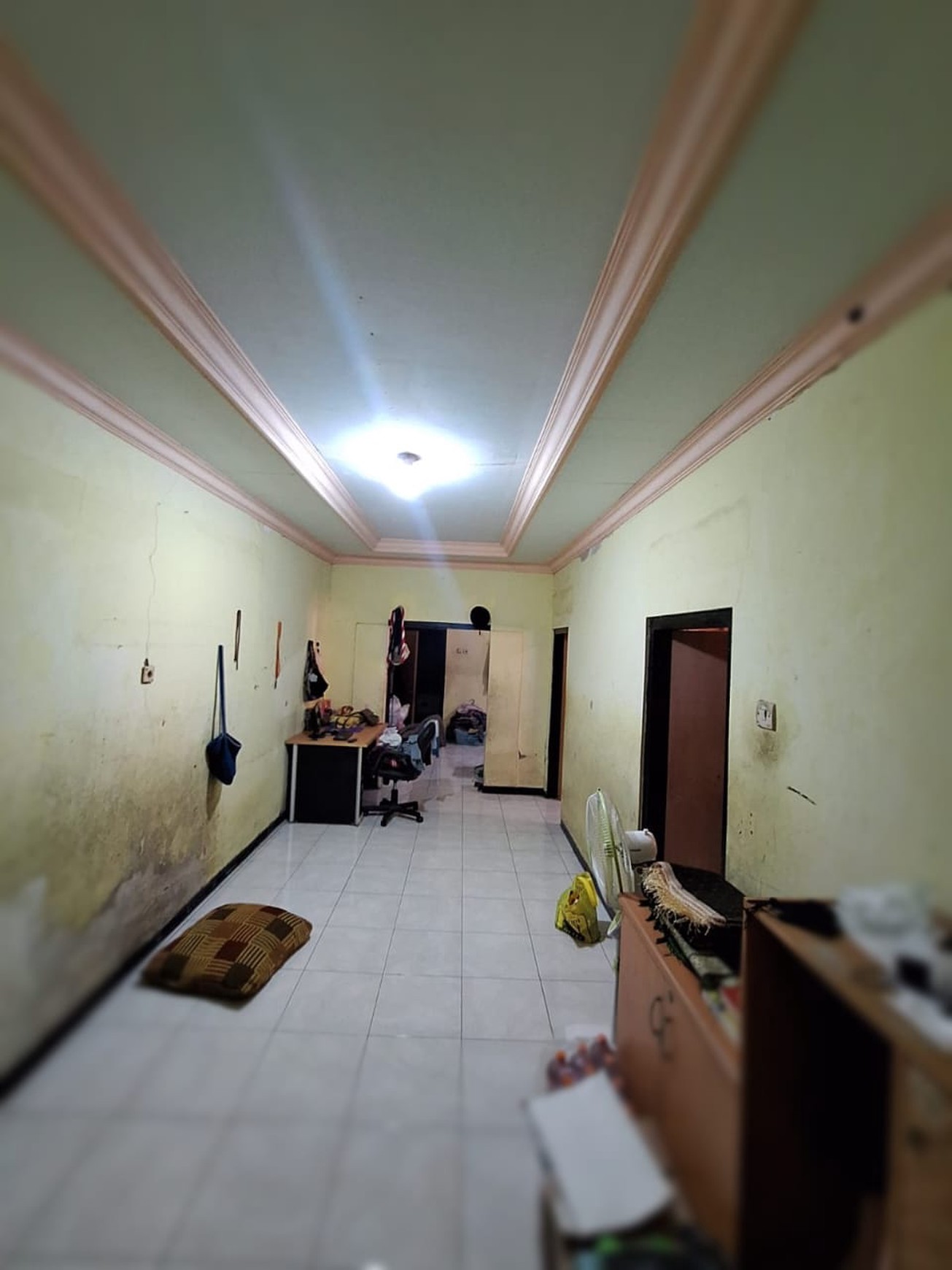Dijual Rumah Luas & Strategis di Kendangsari - 7 Kamar Tidur, Harga Nego!