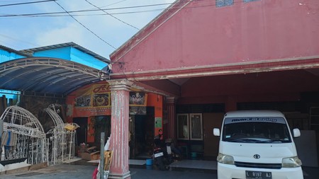 Dijual Rumah Luas & Strategis di Kendangsari - 7 Kamar Tidur, Harga Nego!