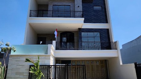 Rumah Baru Citraland North Emerald Mansion Surabaya PRIVATE Swimming Pool + MARMER ONYX Mewah+ Garasi Carport masuk 6 Mobil + PAGAR