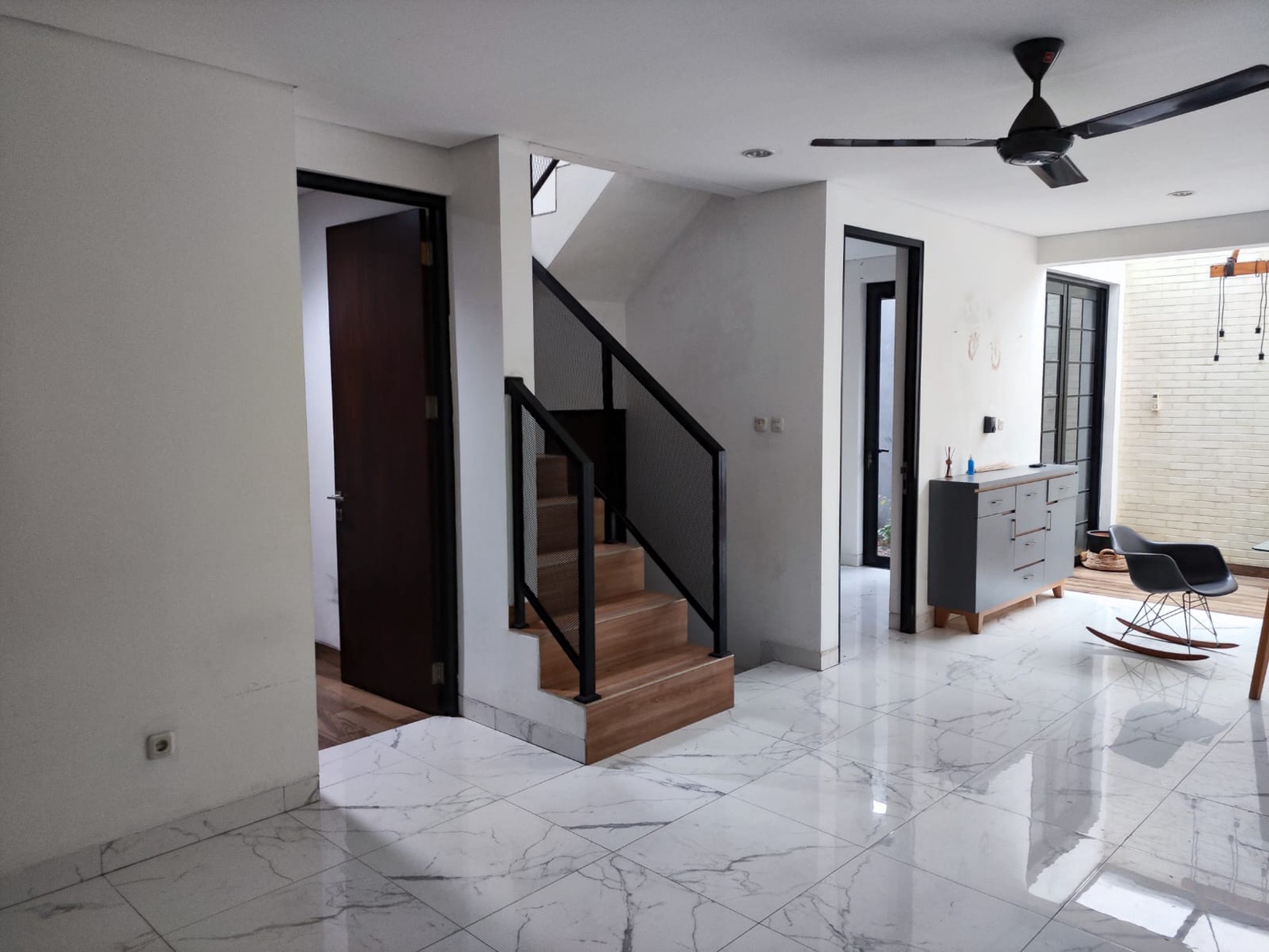 Rumah di Ciputat Siap Huni 2 Lantai dengan KT 3+1 dan KM 3+1 SHM