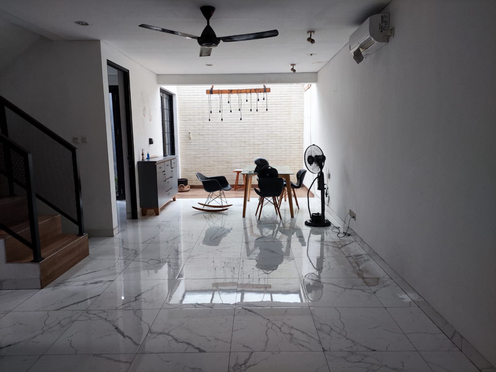Rumah di Ciputat Siap Huni 2 Lantai dengan KT 3+1 dan KM 3+1 SHM