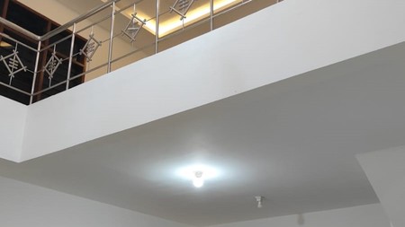 Disewakan Rumah 2,5 lantai di Ngagel Jaya Tengah Surabaya