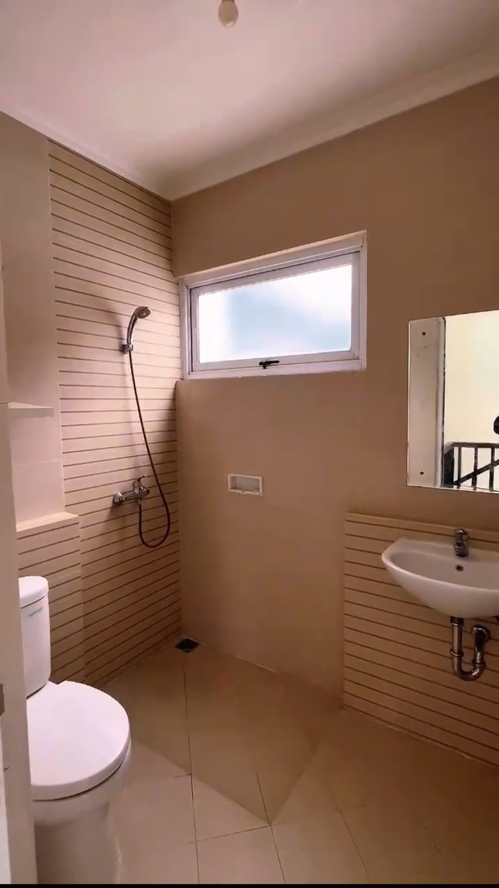 Rumah siap huni di Kota Wisata