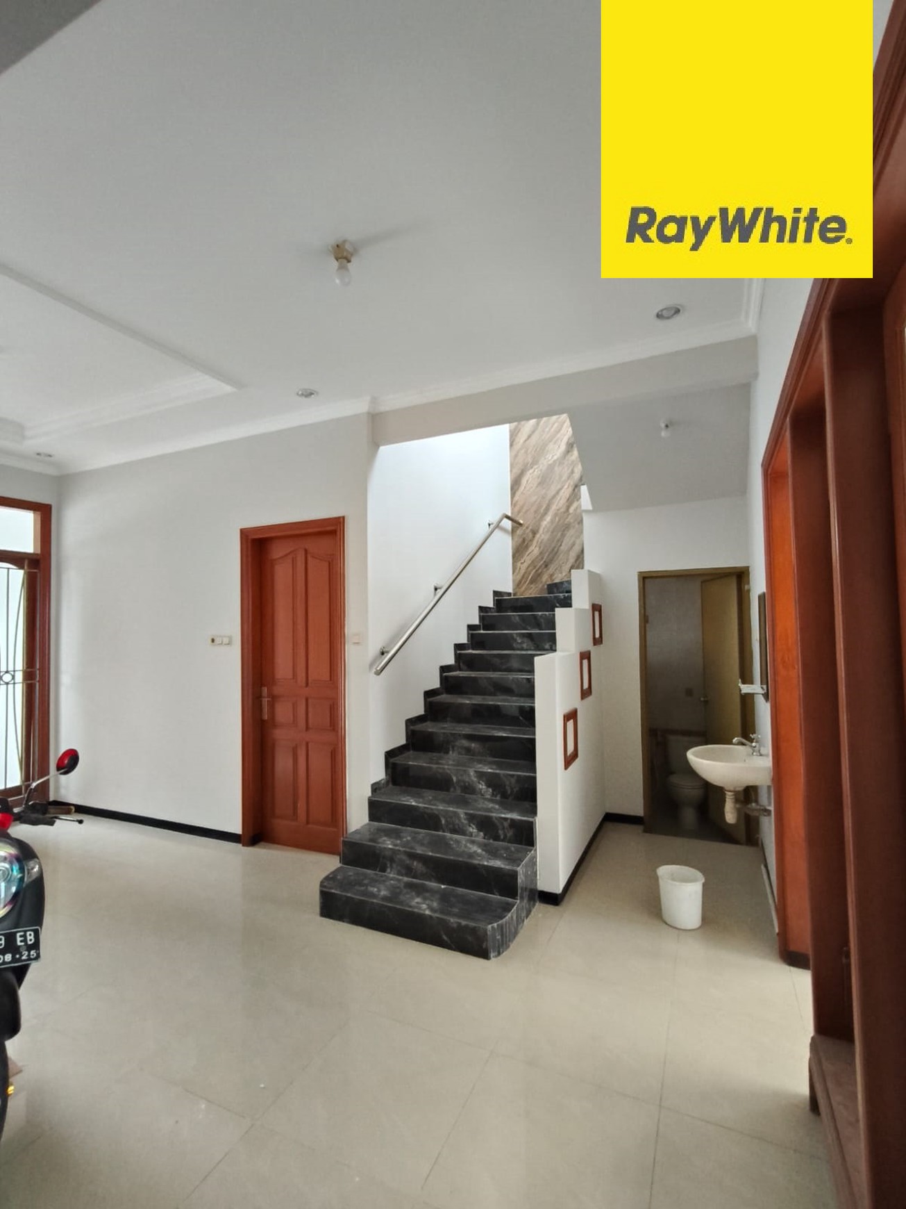 Disewakan Rumah 2 lantai di Dukuh Kupang Timur Surabaya