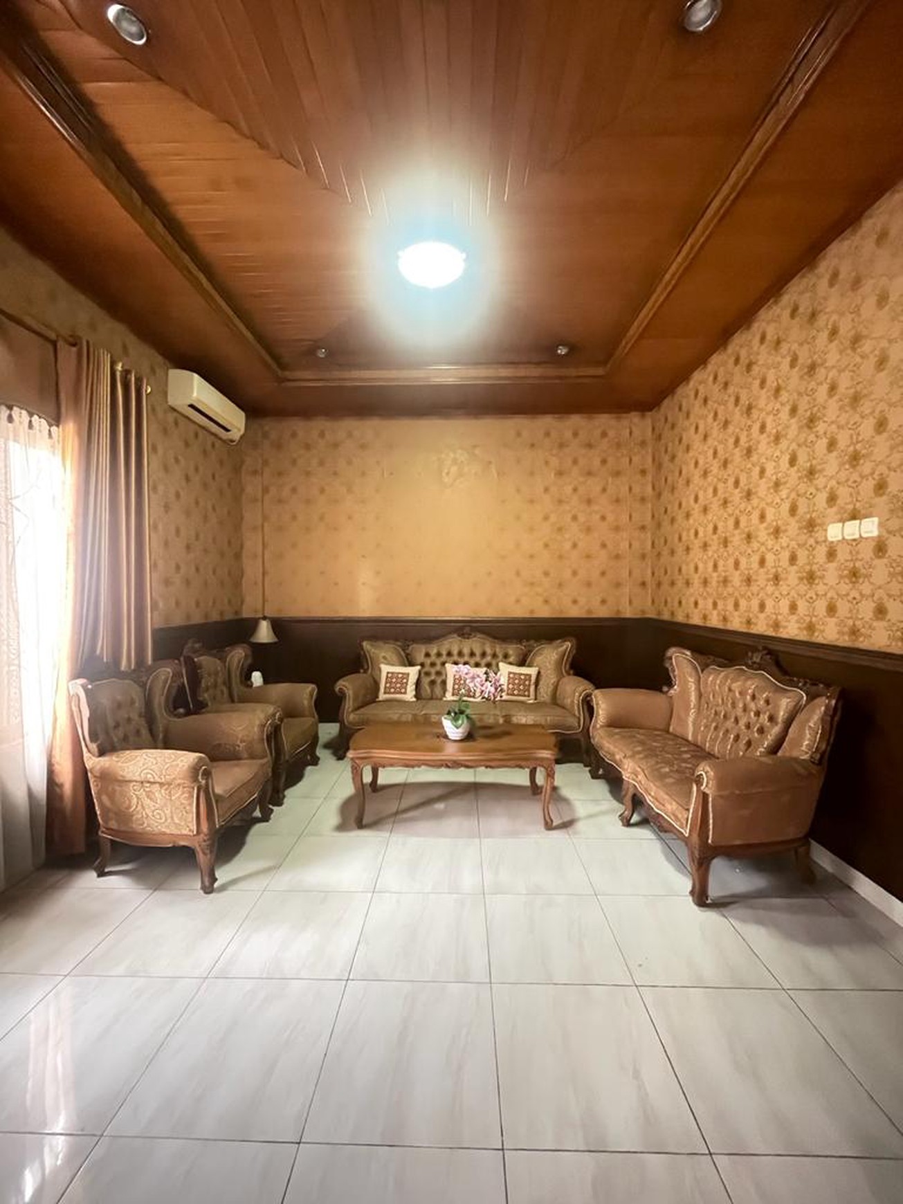 Rumah 2 Lantai + Rooftop Siap Huni dengan Hunian Nyaman dan Asri @Ciledug