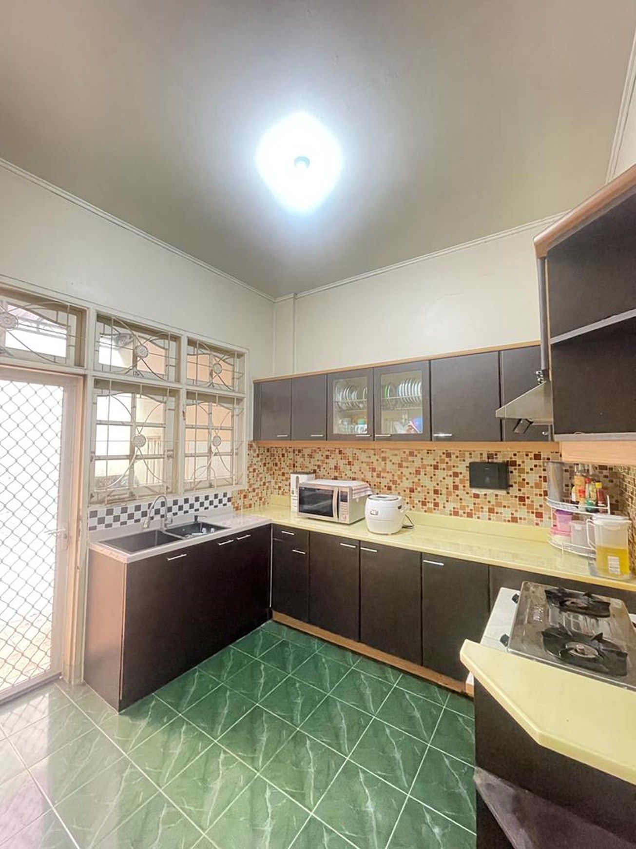 Rumah 2 Lantai + Rooftop Siap Huni dengan Hunian Nyaman dan Asri @Ciledug