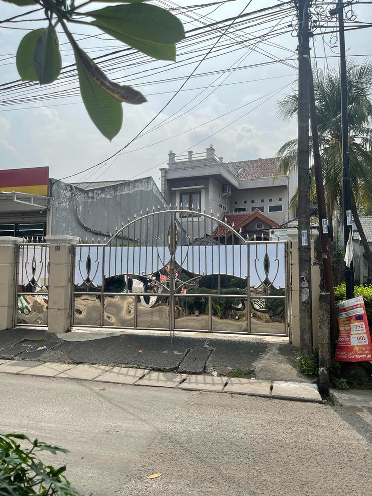 Rumah 2 Lantai + Rooftop Siap Huni dengan Hunian Nyaman dan Asri @Ciledug