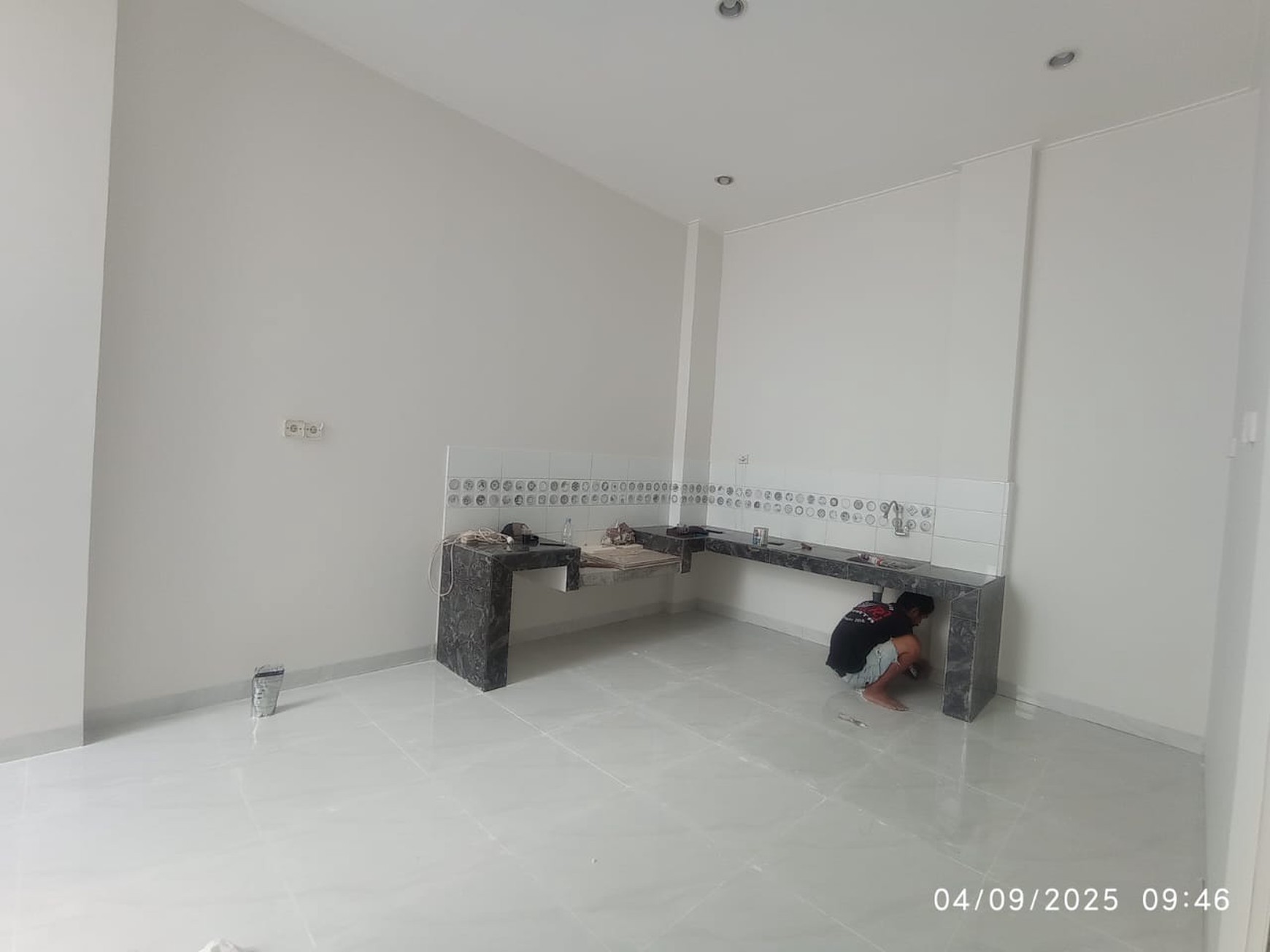 Disewa Rumah 2 Lantai Semi Furnished Siap Huni dengan KT 4+1 dan KM 3+1 Hunian Nyaman dan Asri @Bintaro, Sektor 7