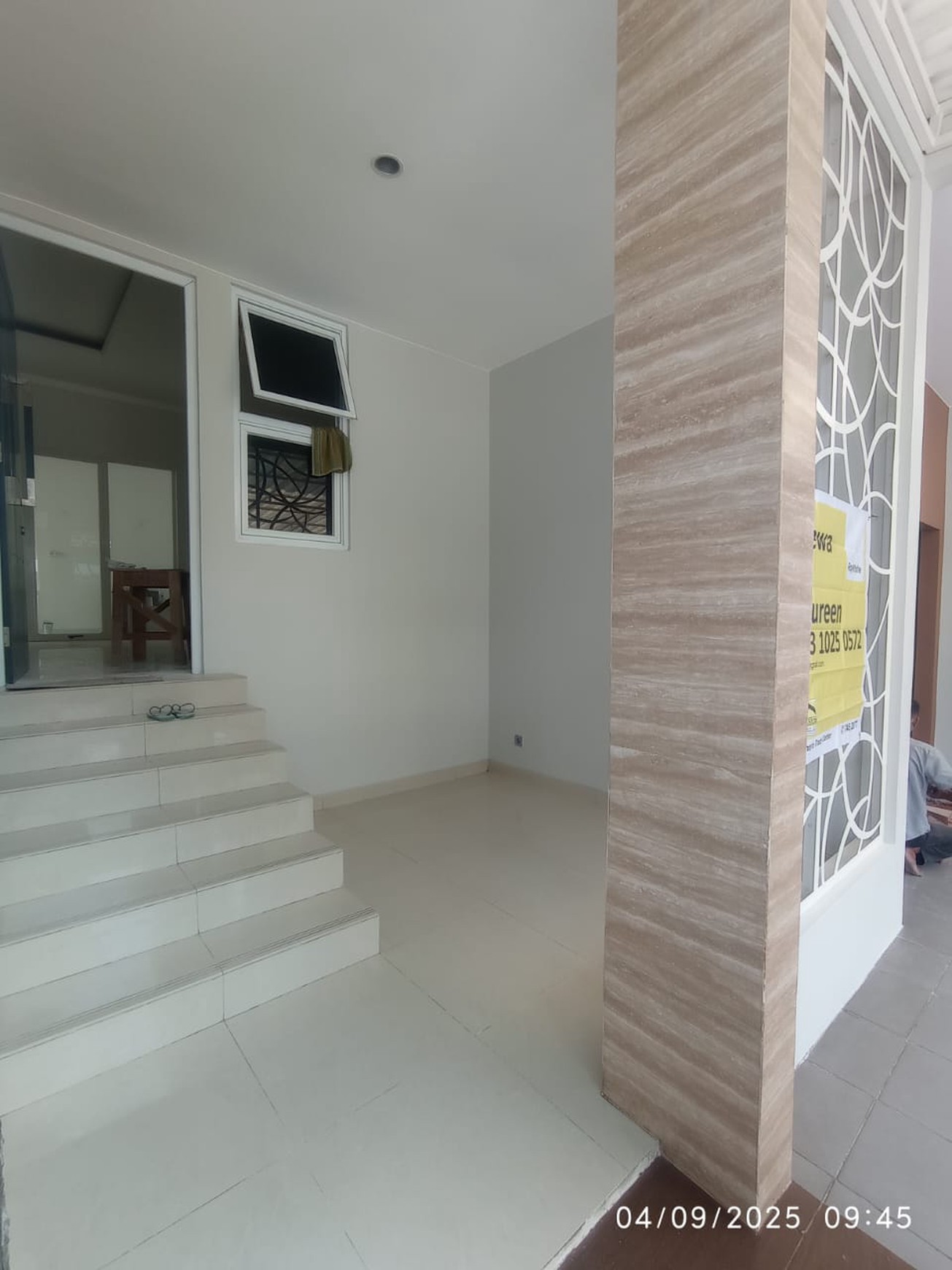 Disewa Rumah 2 Lantai Semi Furnished Siap Huni dengan KT 4+1 dan KM 3+1 Hunian Nyaman dan Asri @Bintaro, Sektor 7