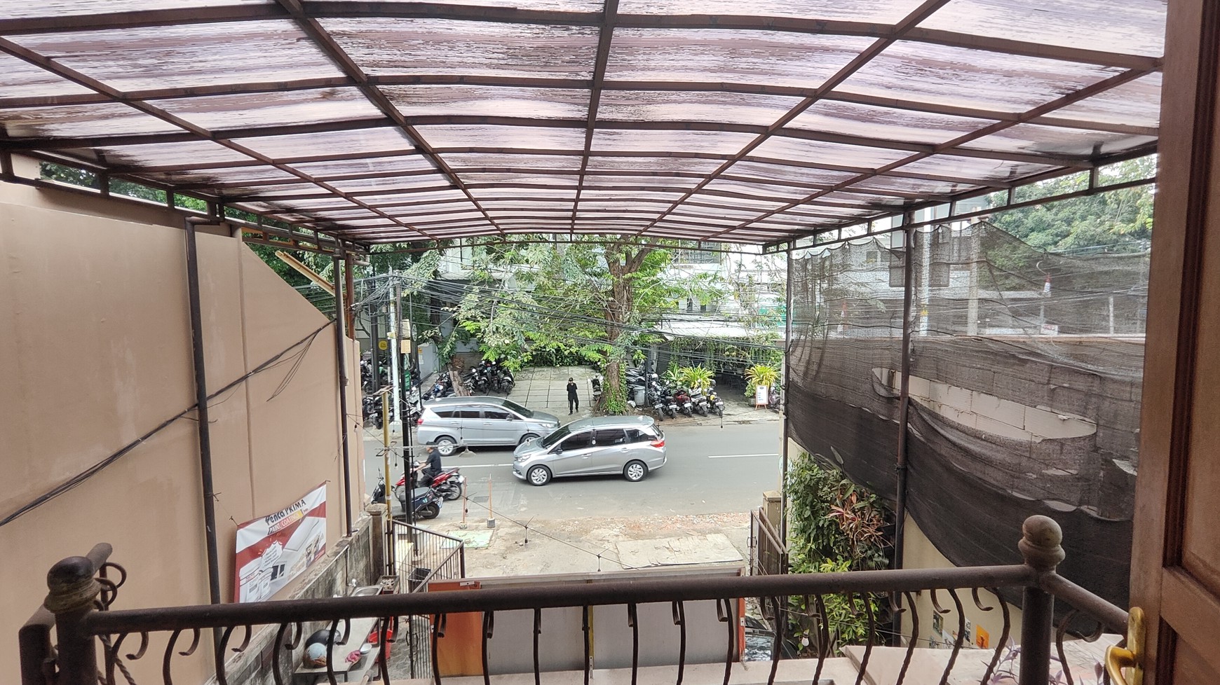 Rumah/Ruko Disewakan Lokasi Strategis, Akses Jalan Besar 2 Mobil di Tebet Barat Dalam - Jakarta Selatan