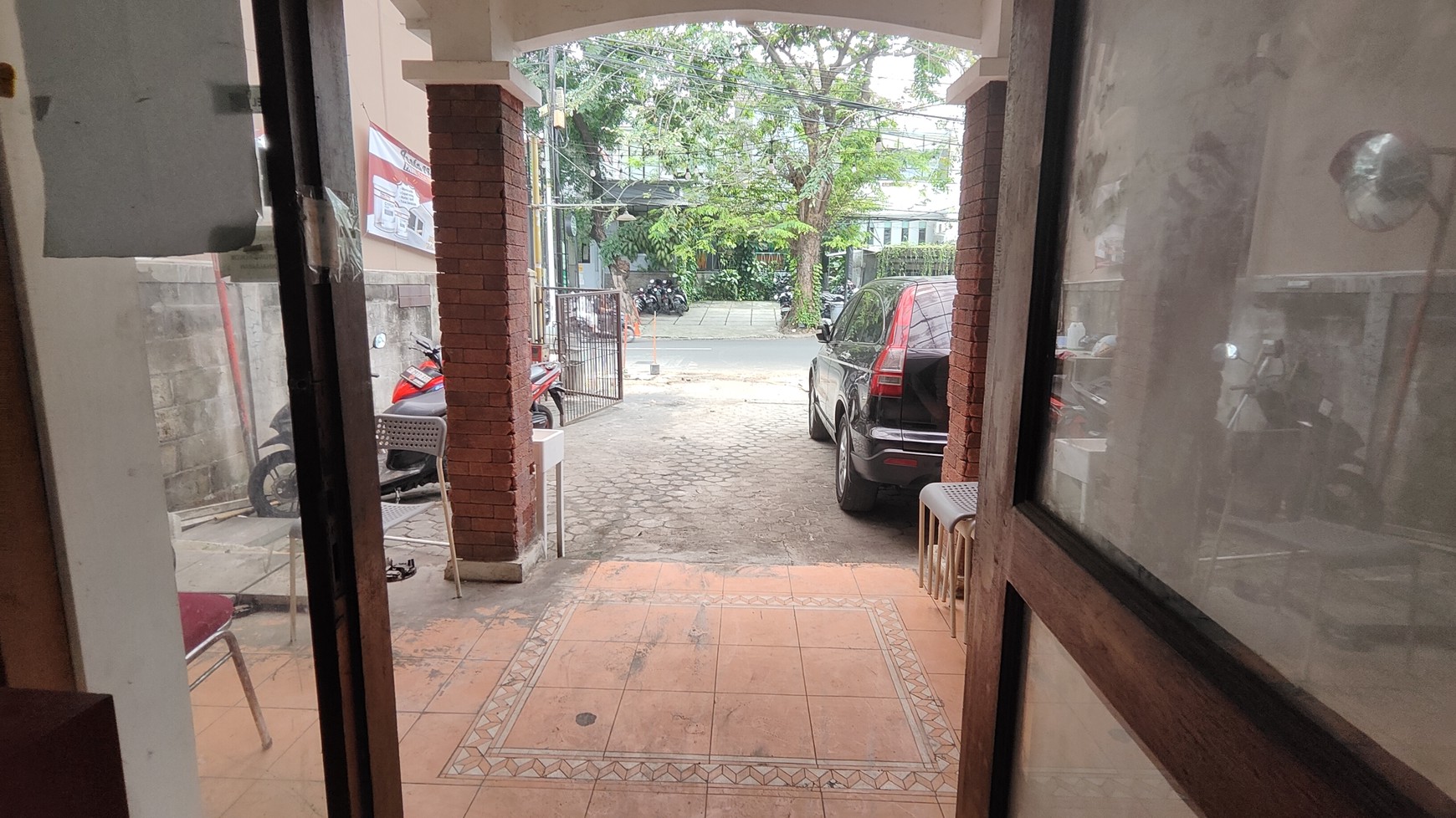 Rumah/Ruko Disewakan Lokasi Strategis, Akses Jalan Besar 2 Mobil di Tebet Barat Dalam - Jakarta Selatan
