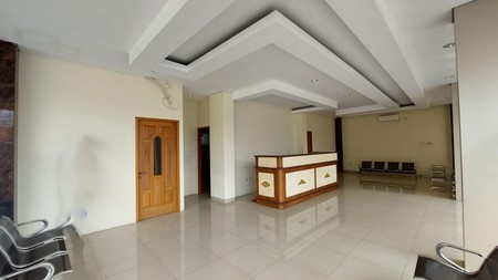 Dijual Gedung Lokasi Strategis dengan Area Parkir Luas @Jombang Raya, Pondok Aren