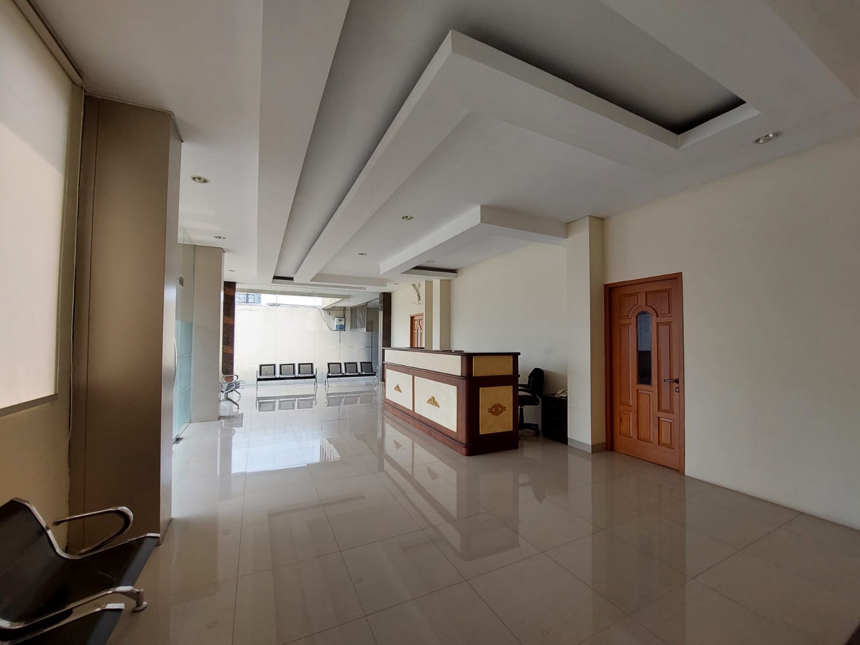Dijual Gedung Lokasi Strategis dengan Area Parkir Luas @Jombang Raya, Pondok Aren