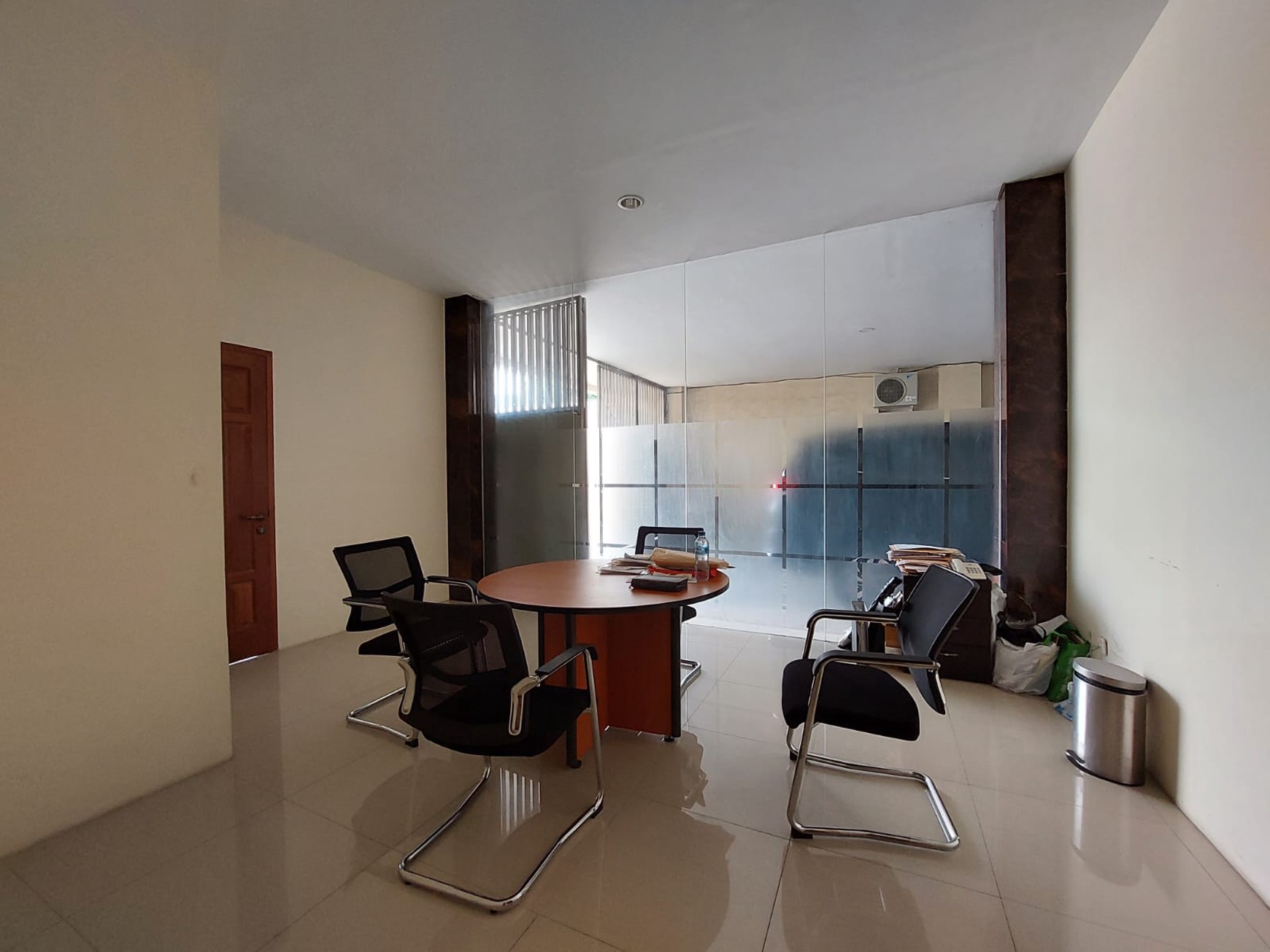 Dijual Gedung Lokasi Strategis dengan Area Parkir Luas @Jombang Raya, Pondok Aren