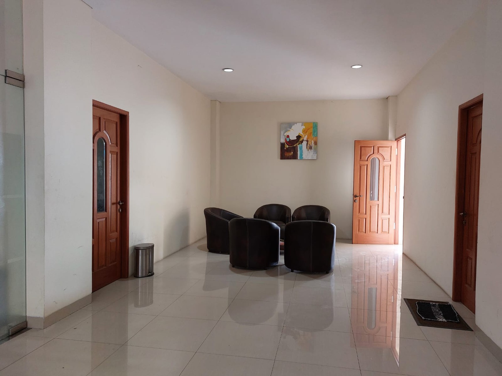 Dijual Gedung Lokasi Strategis dengan Area Parkir Luas @Jombang Raya, Pondok Aren