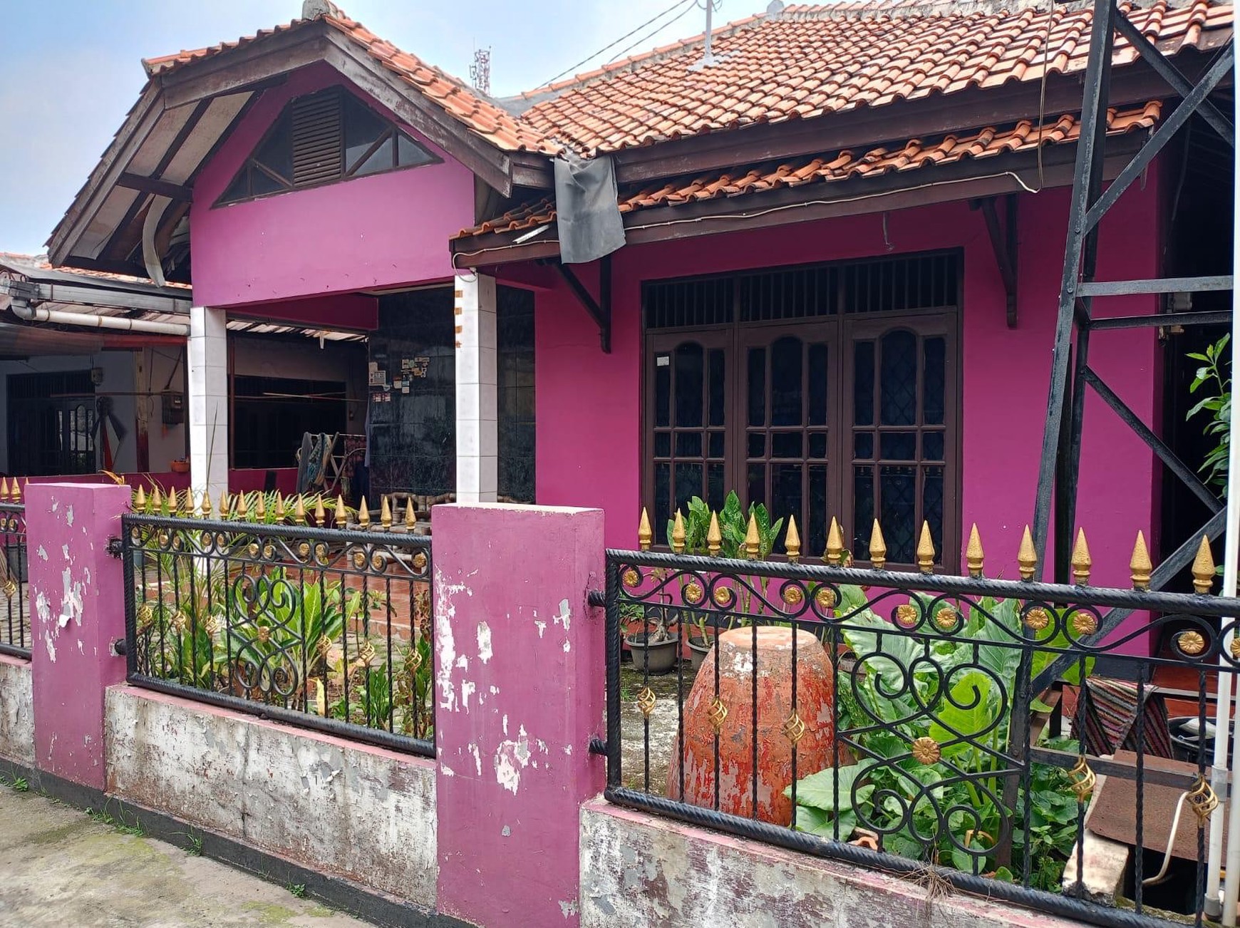 Rumah hitung tanah di Pinggir Jl Utama KSU, Tirtajaya Depok