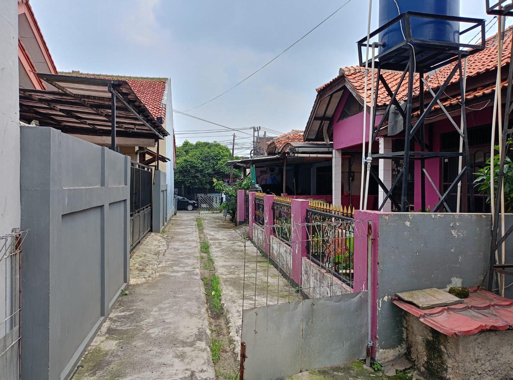 Rumah hitung tanah di Pinggir Jl Utama KSU, Tirtajaya Depok