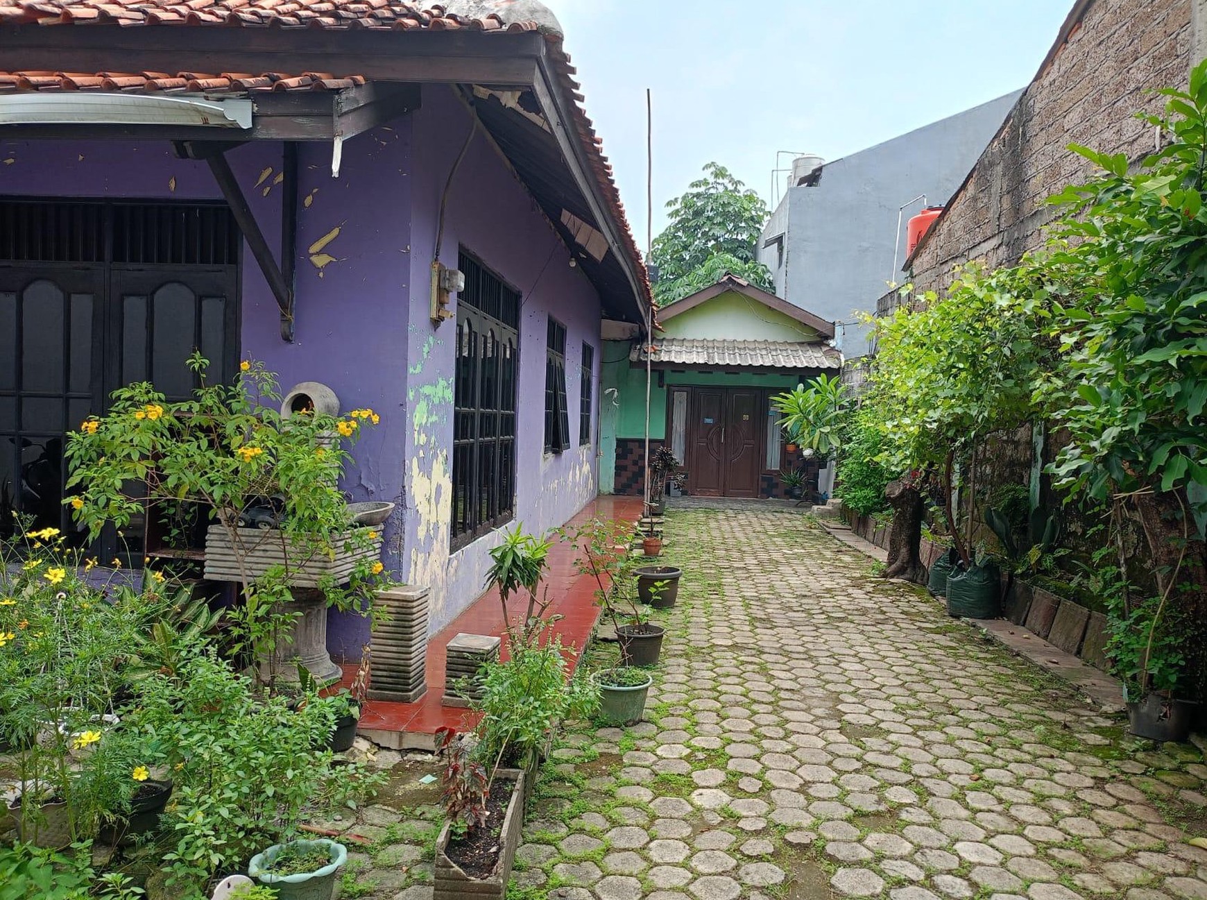 Rumah hitung tanah di Pinggir Jl Utama KSU, Tirtajaya Depok