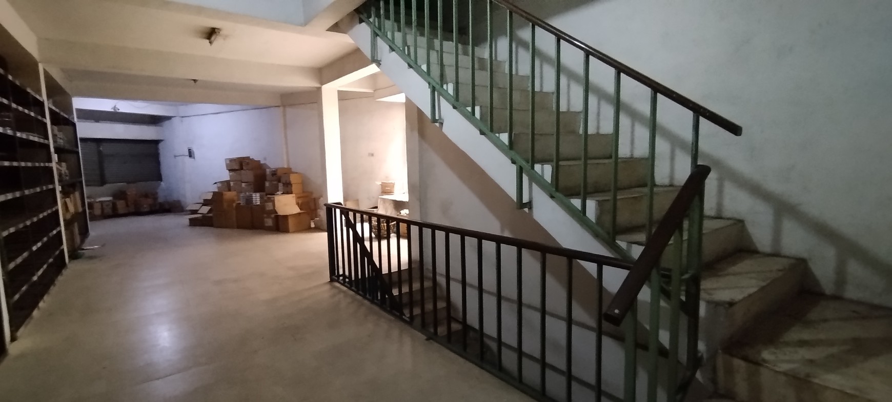 Ruko ngantong 3 lantai siap pakai di Taman Sari Raya, Maphar